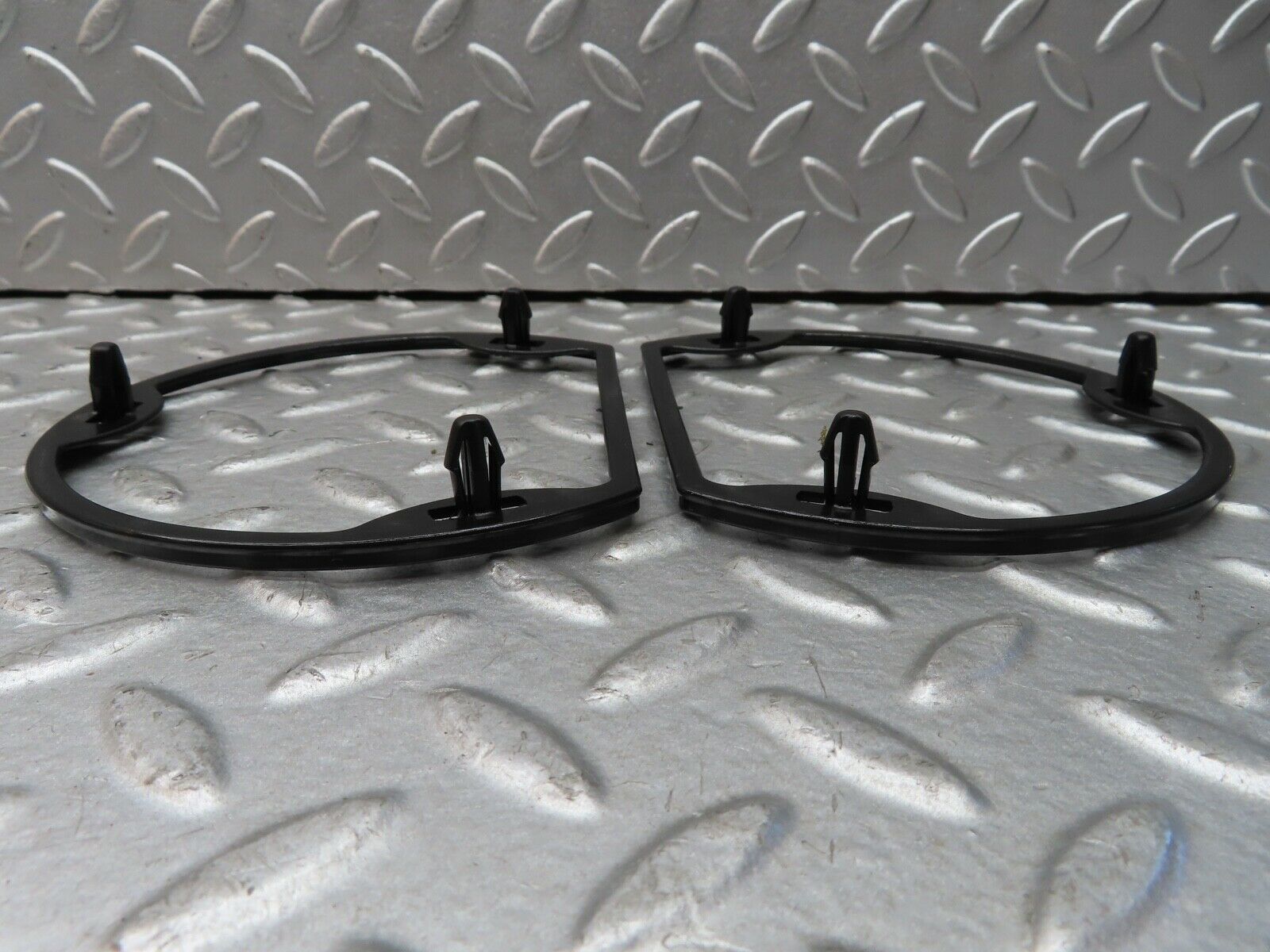 19404 Mercedes-Benz C140 CL420 Coupe Rear Speaker Mounting Ring 1408270130