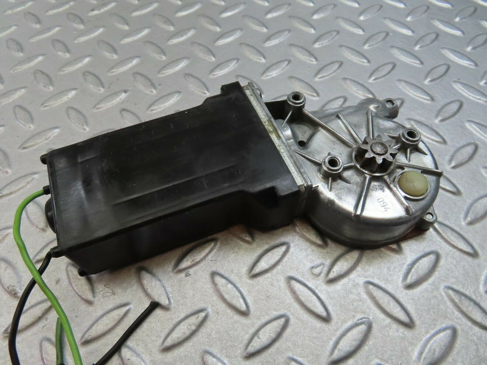 8257 Mercedes-Benz W116 Rear Right Window Regulator Motor 0130820062