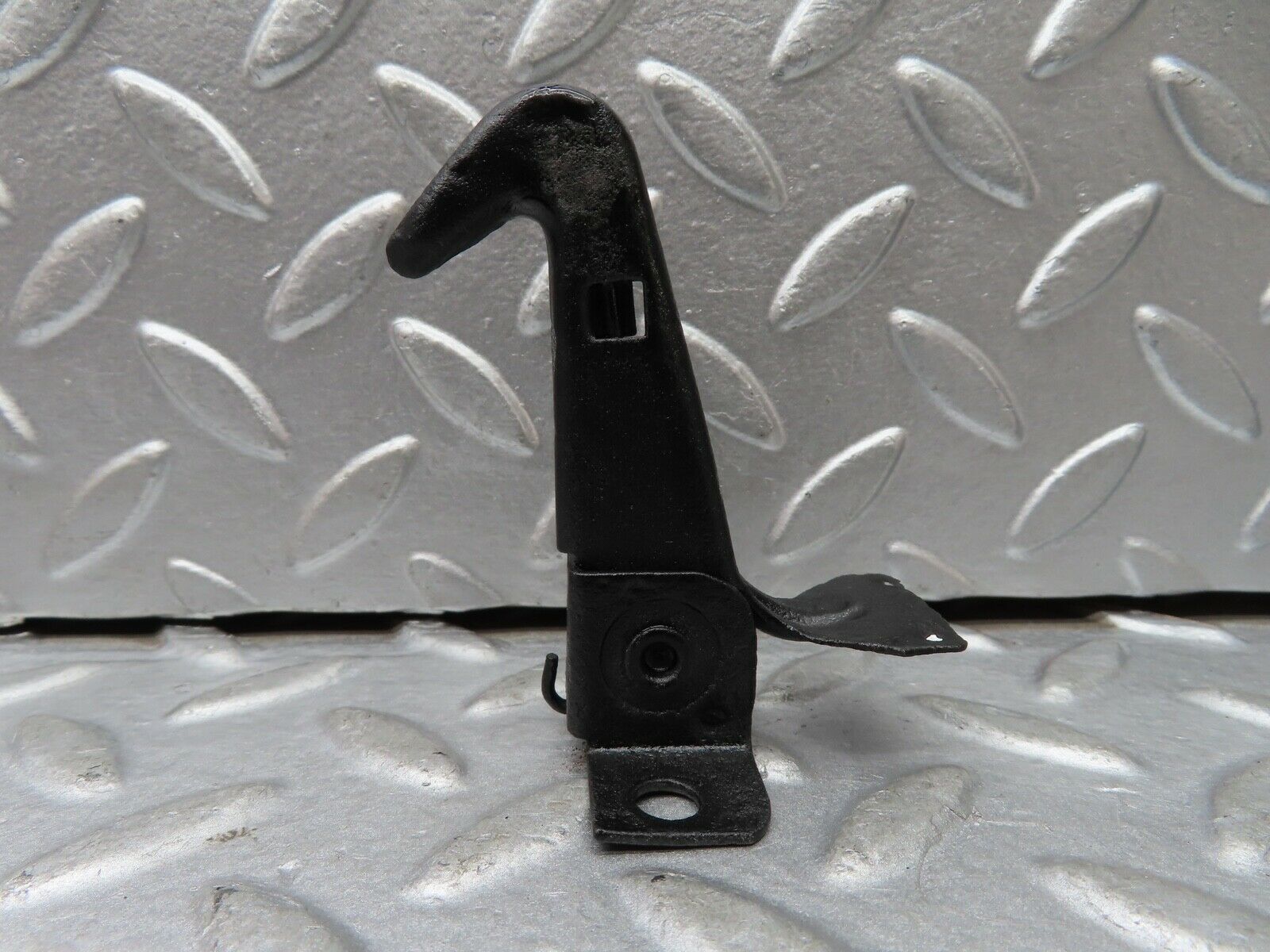 20483 Mercedes-Benz W114 280CE Coupe Bonnet Safety Latch