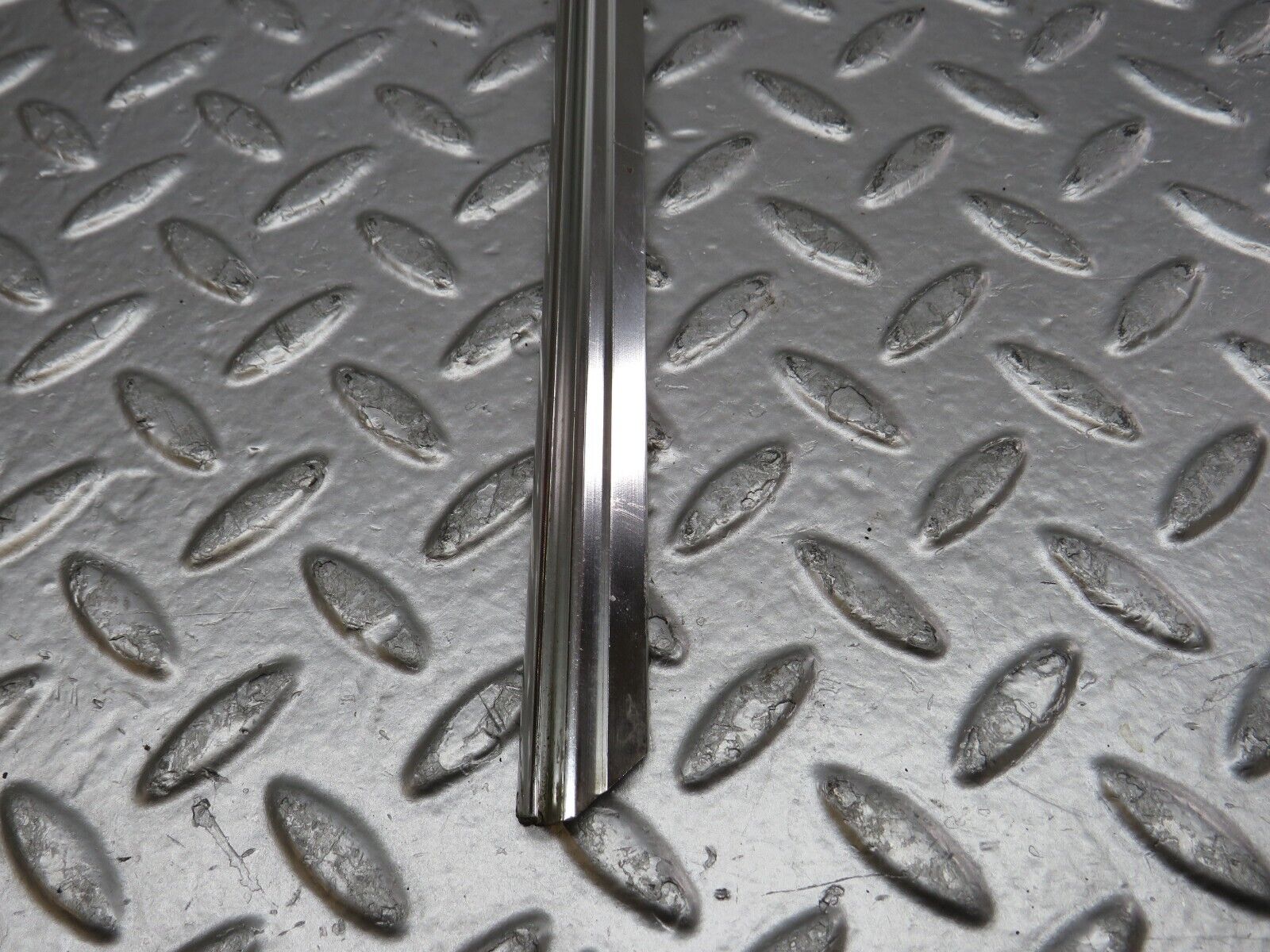 34467 Mercedes-Benz C126 380SEC Coupe Right Door Card Chrome Trim