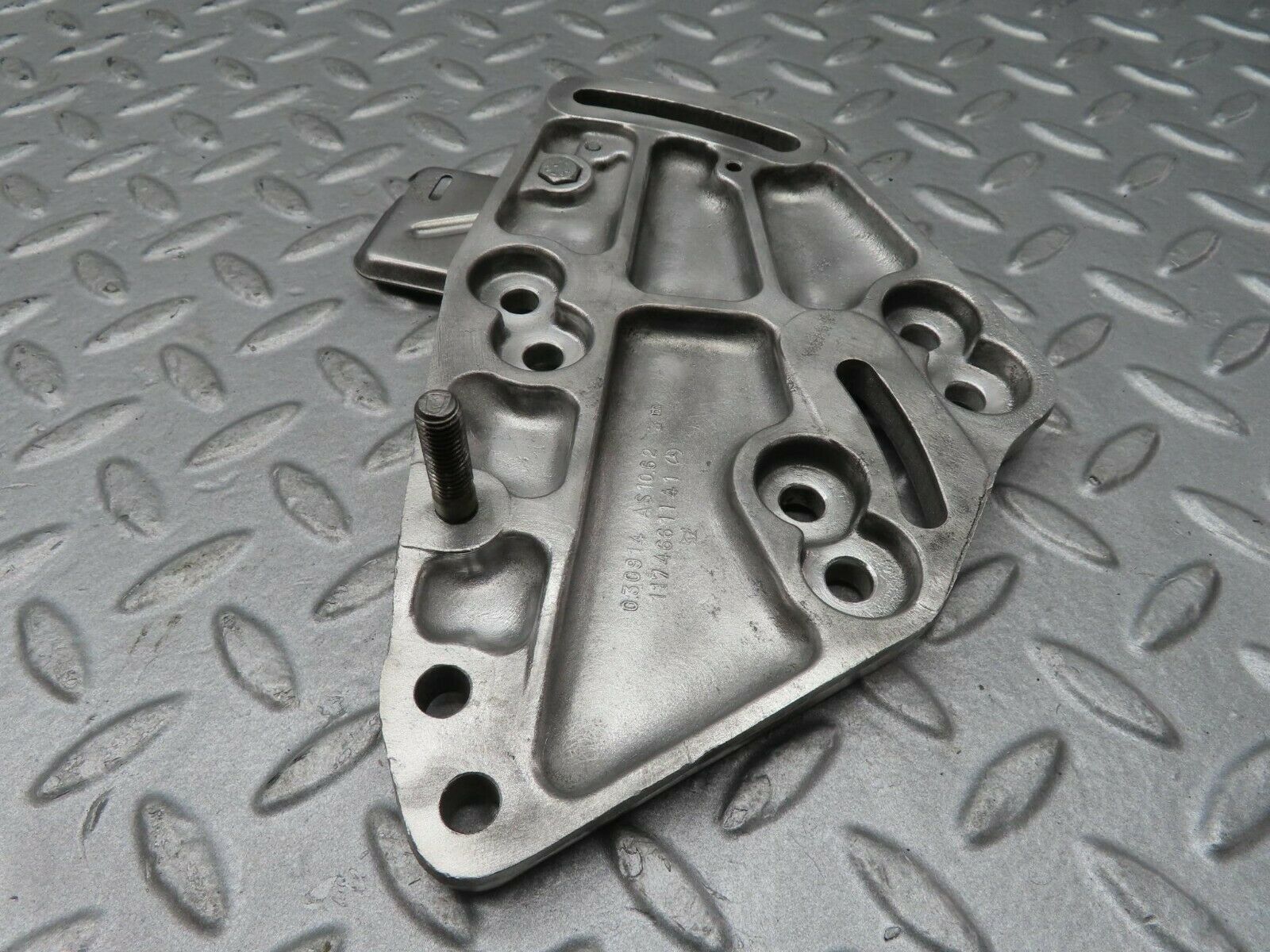 16659 Mercedes-Benz C107 380SLC Power Steering Pump Bracket 1174661141