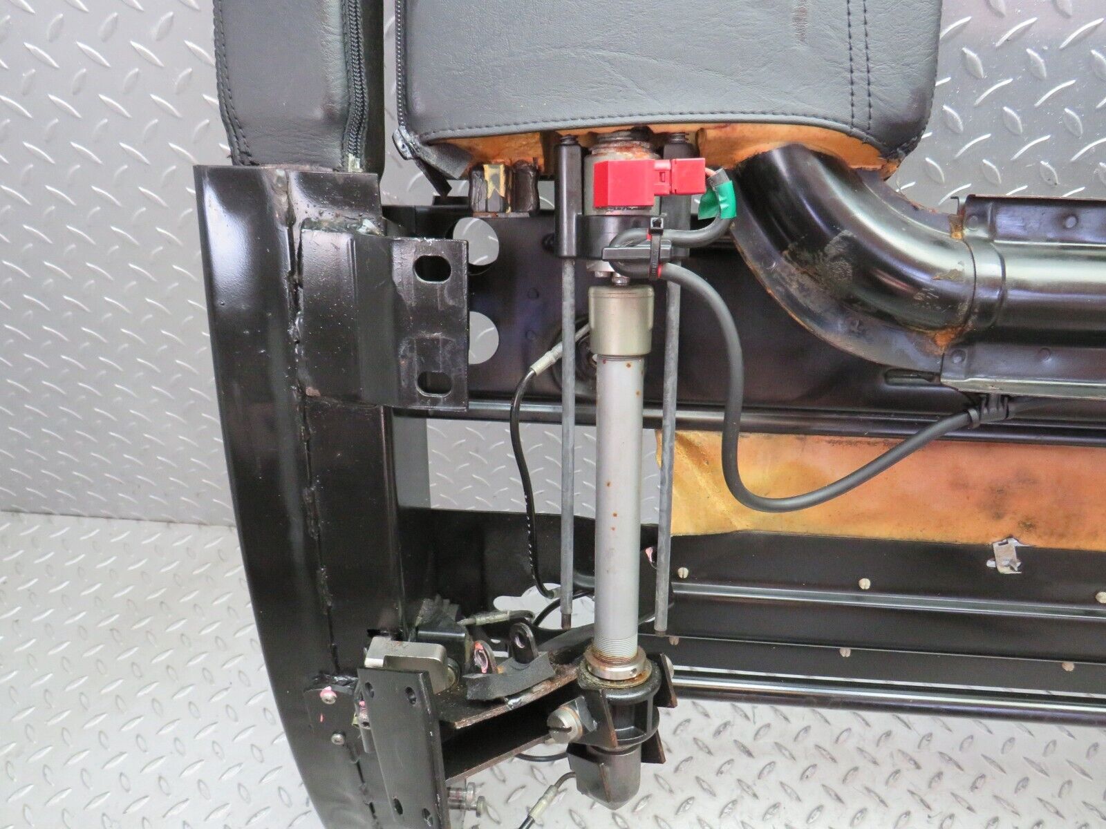 38181 Mercedes-Benz A124 320E Cabriolet Rear Headrest Complete Mechanism 1248600632 1248601032