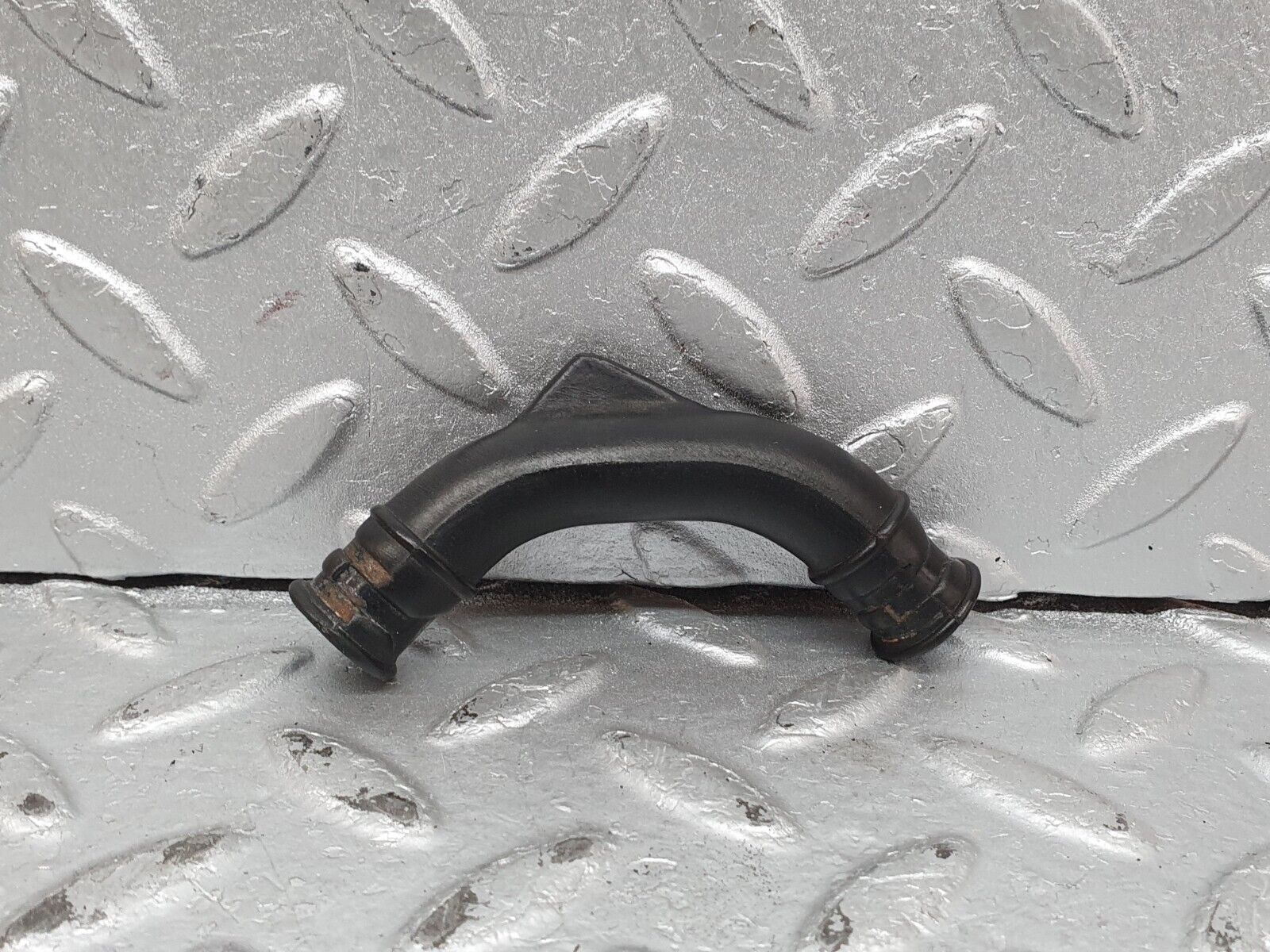 41250 Mercedes-Benz W126 300SE Engine Crankcase Breather Hose 1030940082