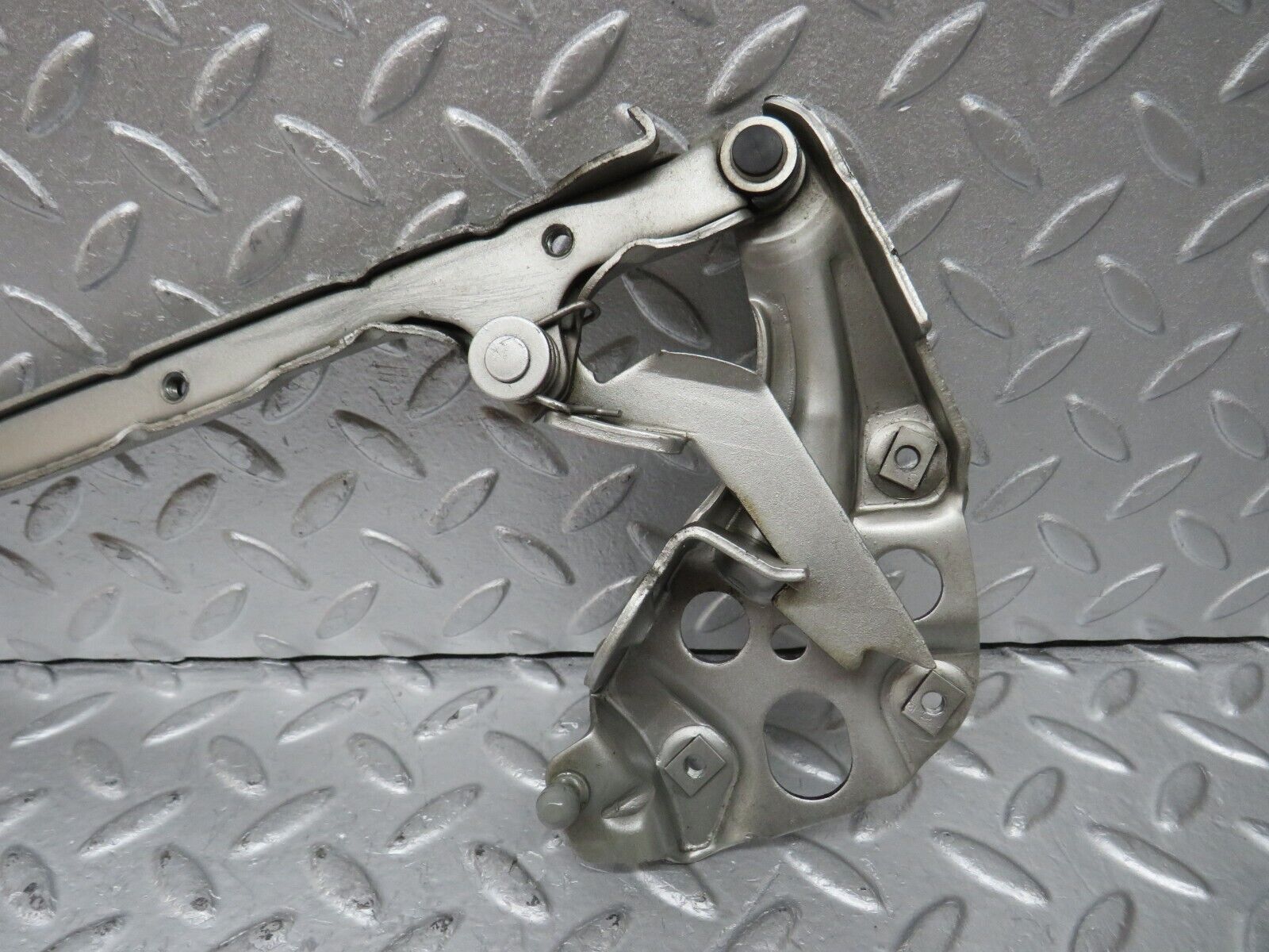 35030 Mercedes-Benz W210 320E Bonnet Hinge Right Side