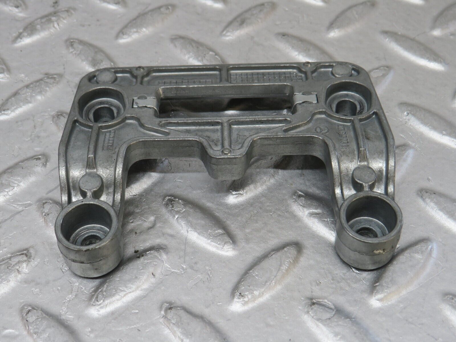 35176 Mercedes-Benz W221 Rear View Mirror Bracket 2218100011