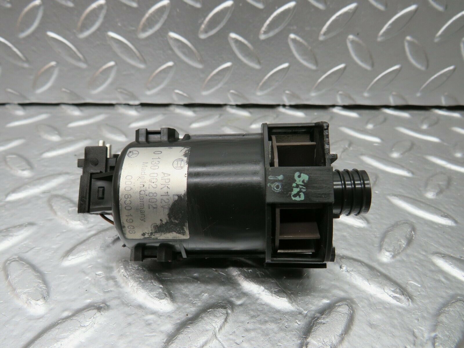 22404 Mercedes-Benz C124 E220 Coupe Temperature Sensor 0008301908 0130002802