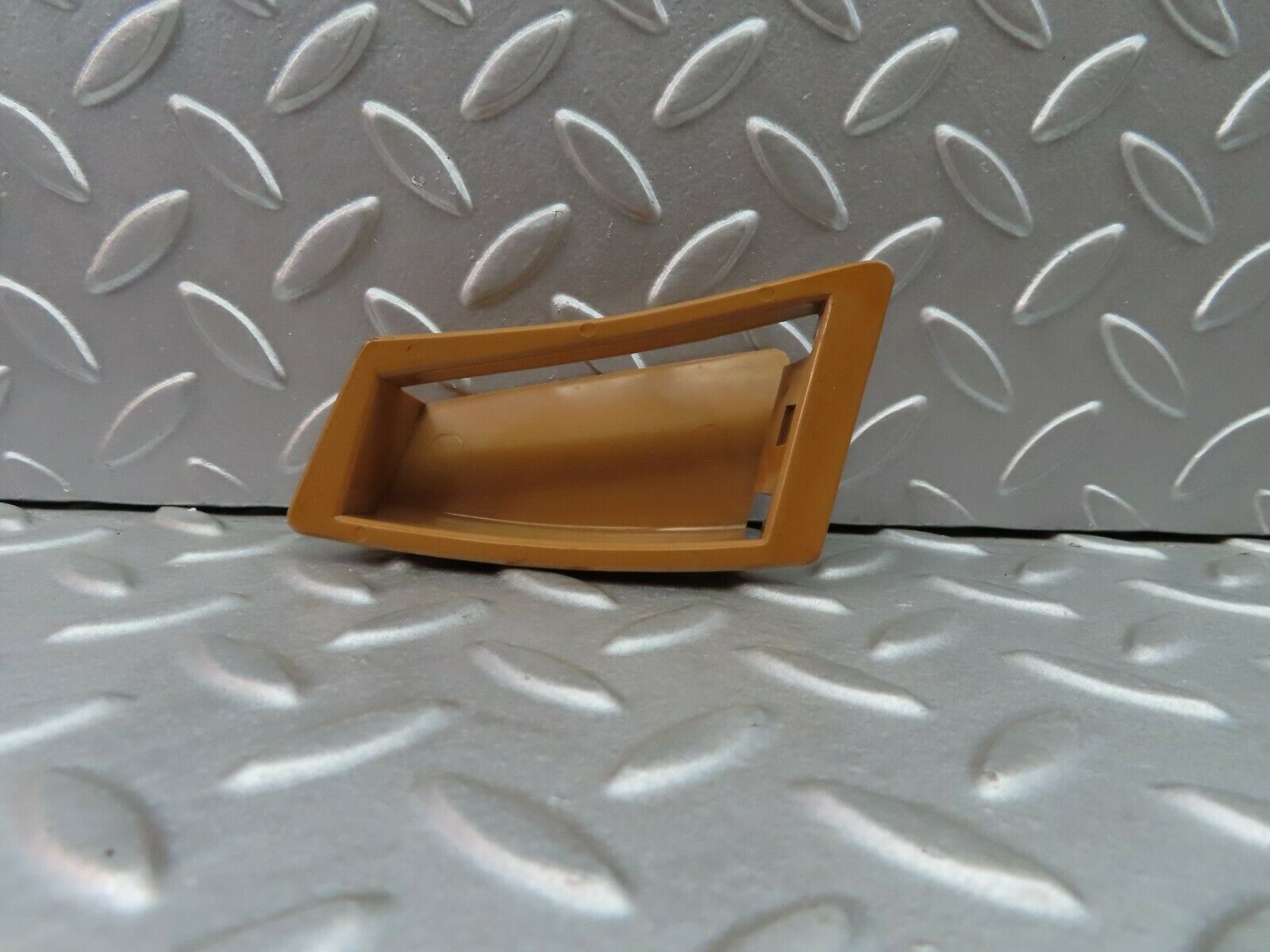 6040 Mercedes-Benz W126 380SE Front Left Door Panel Door Vents 1267270188