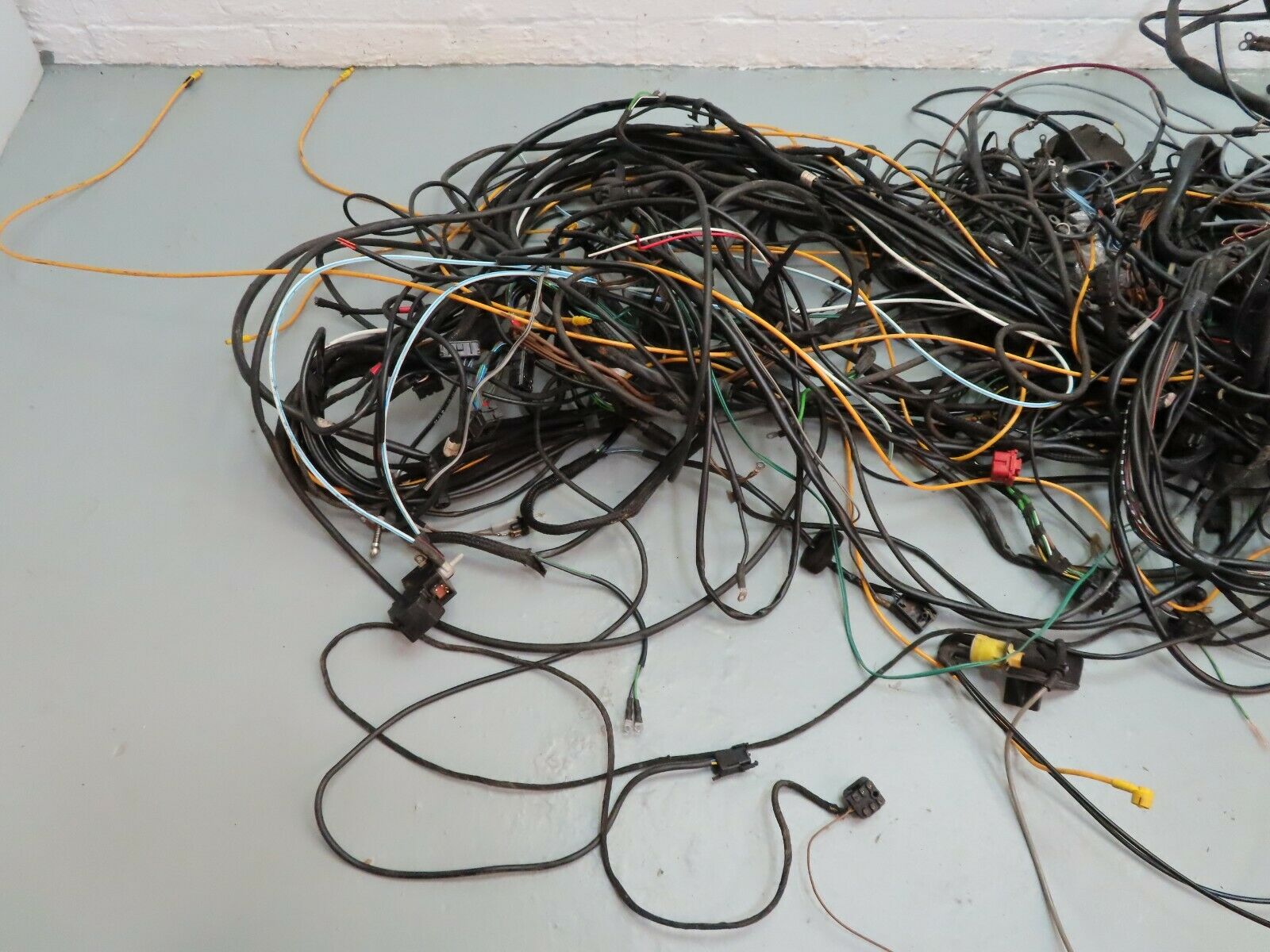 5942 Mercedes-Benz W124 230E Engine Chassis Body Wire Wiring Harness