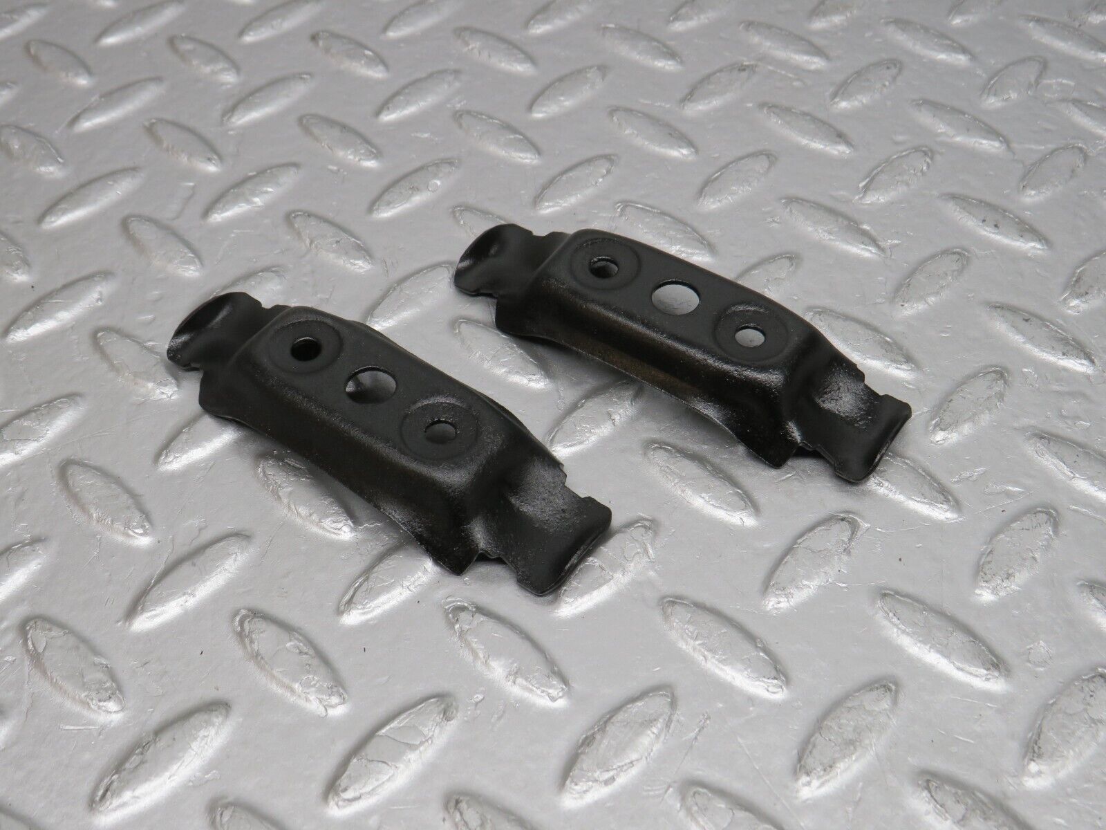 38107 Mercedes-Benz A124 320E Cabriolet Fuel Pump Fuel Filter Bracket