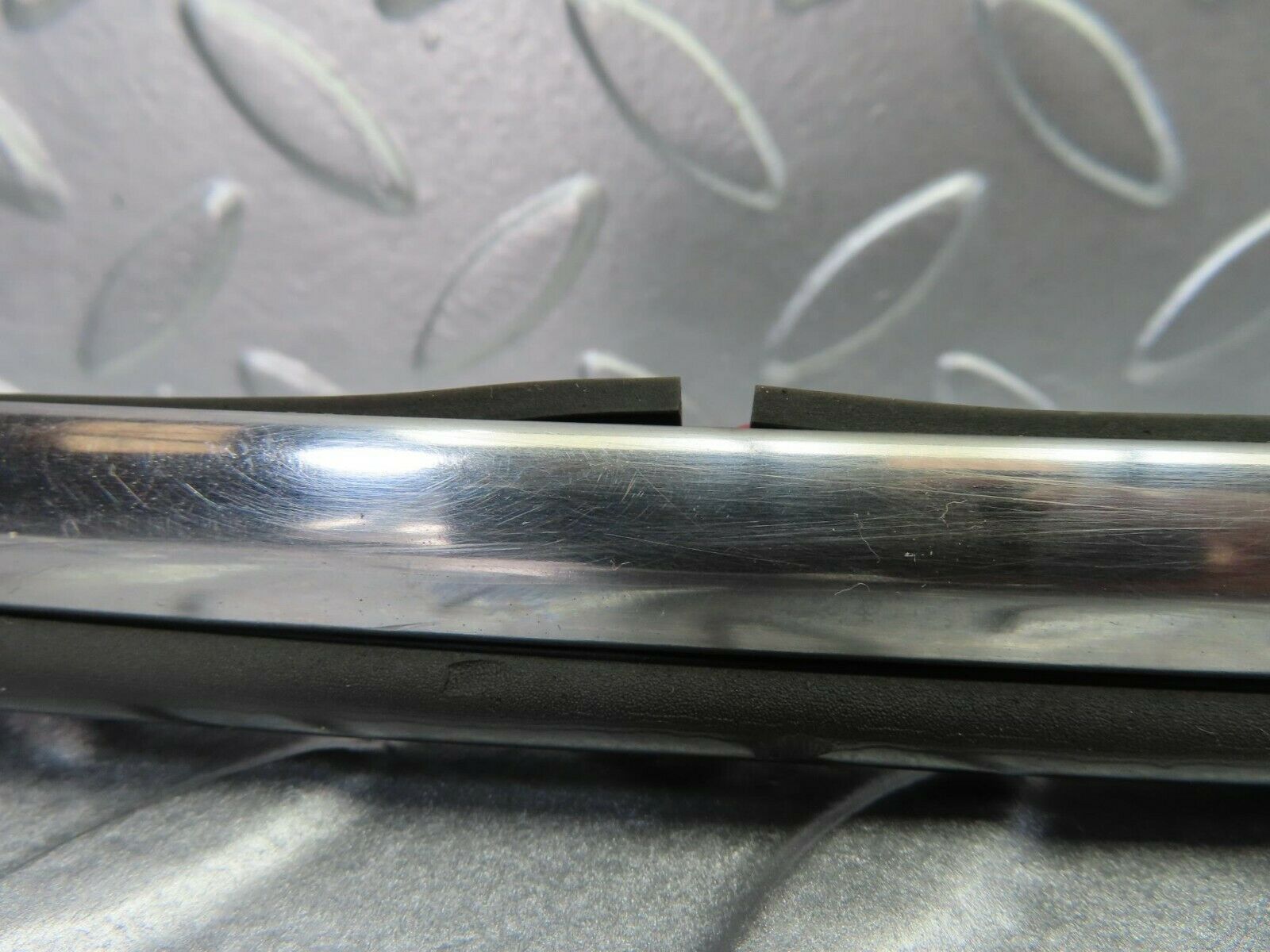 7872 Mercedes-Benz W115 220D Centre Fender Wing Chrome Trim Rear Right