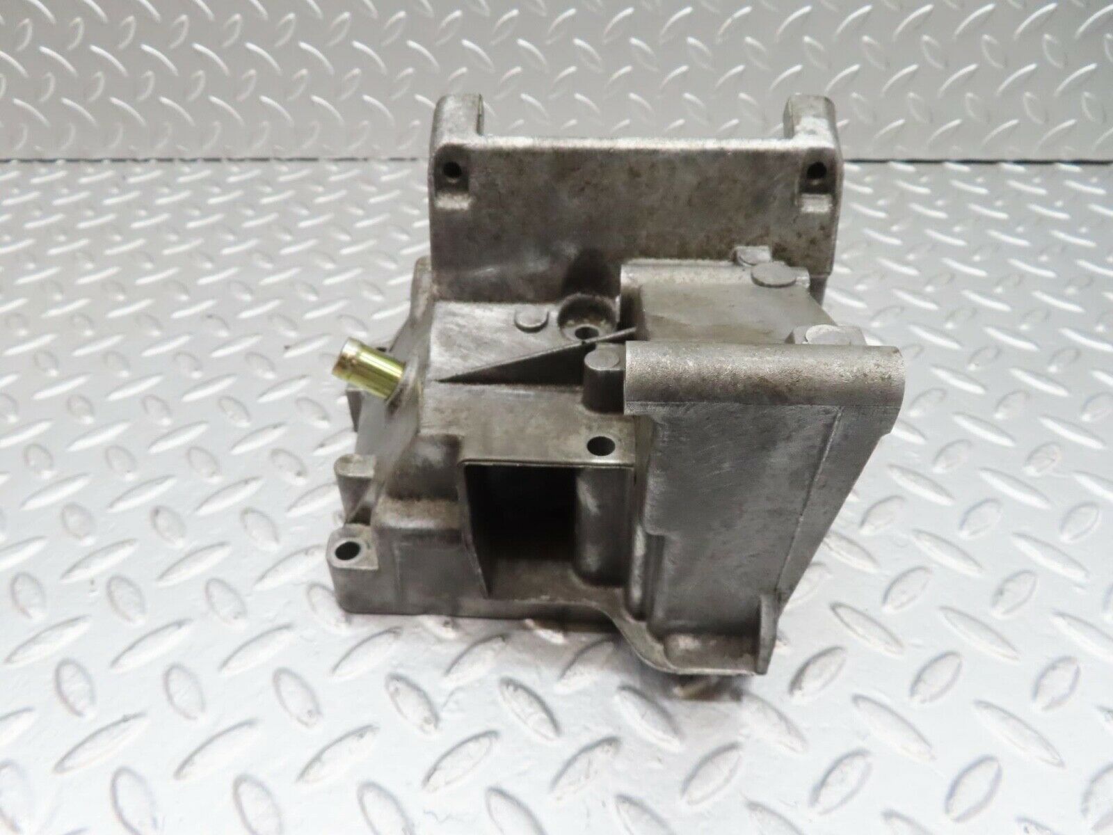 15047 Mercedes-Benz W140 S320 Air Con Compressor Bracket 1042360130