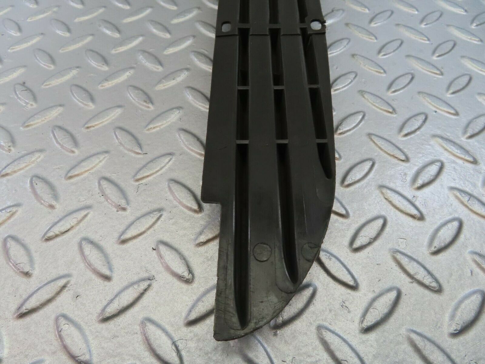 8860 Mercedes-Benz W115 Front Lower Grill Left