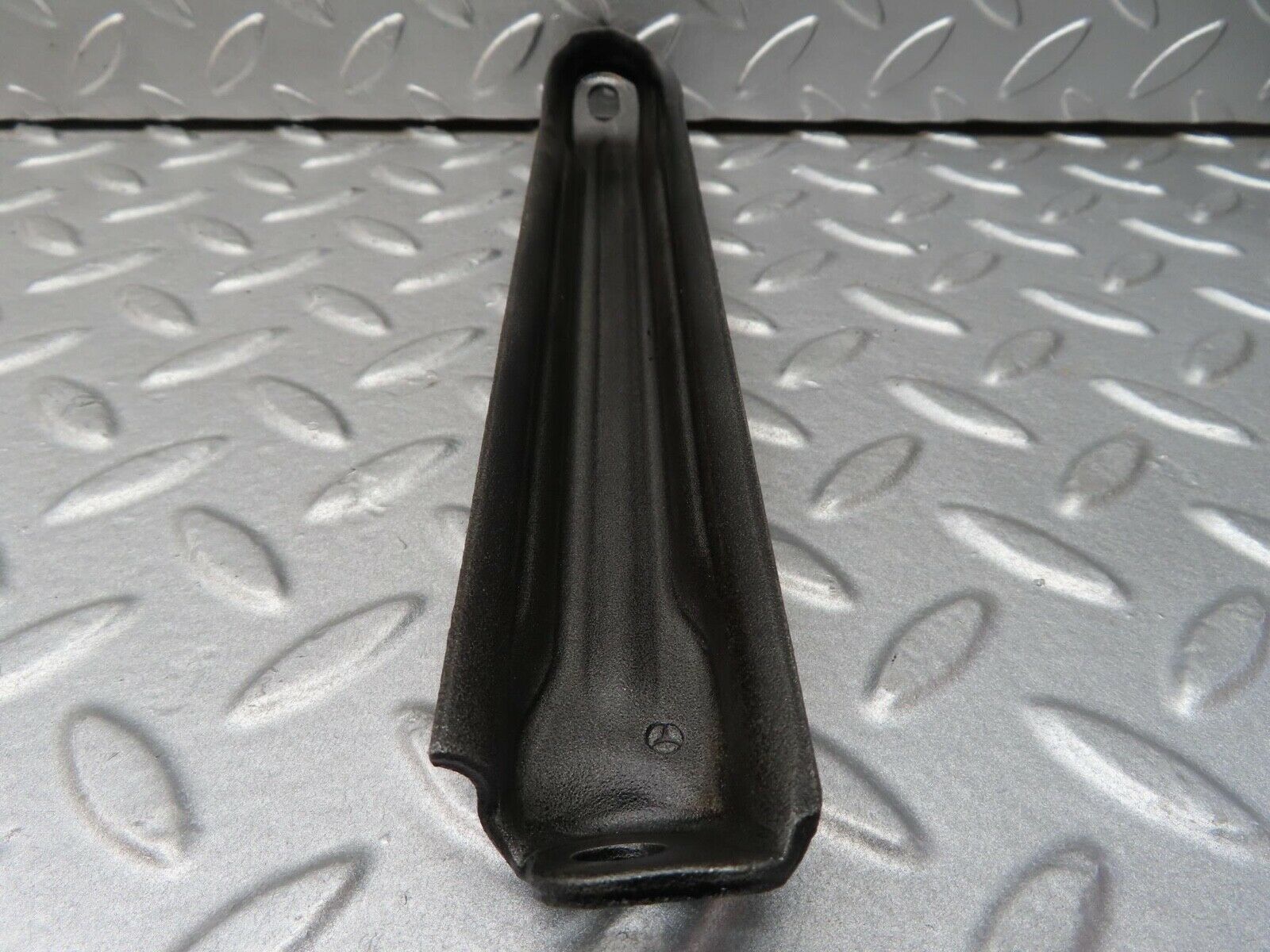 14661 Mercedes-Benz W201 190E Air Intake Manifold Bracket