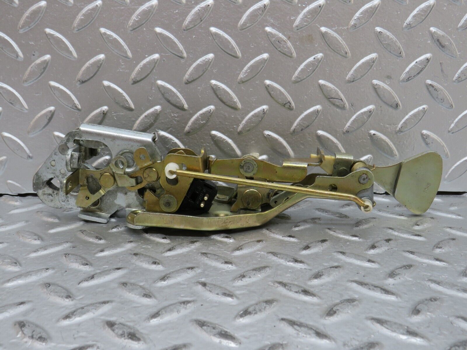 28296 Mercedes-Benz S123 240D Wagon Tailgate Lock Mechanism 1237401035