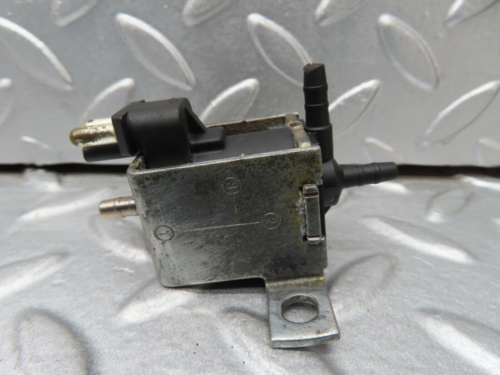 16502 Mercedes-Benz W124 260E Vacuum Control Valve 0015408697