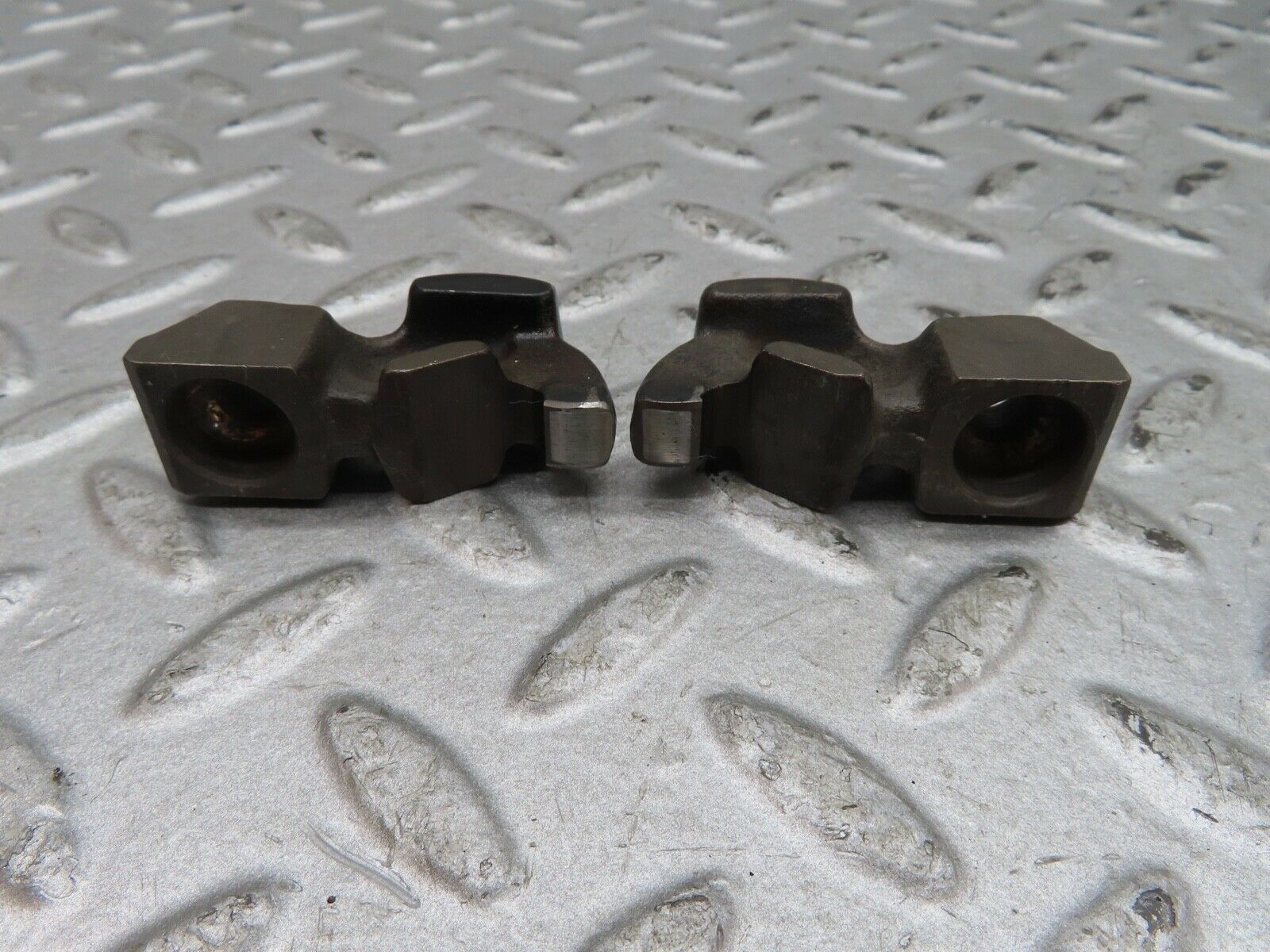 17861 Mercedes-Benz W116 450SEL Valve Rocker Arm