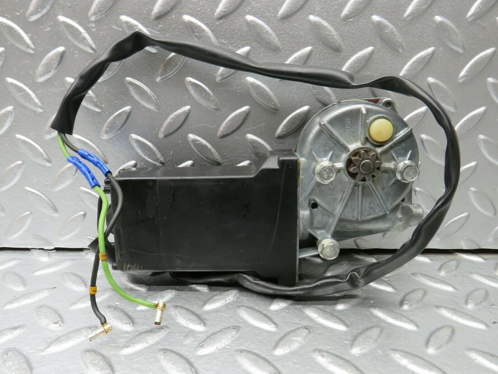 22811 Mercedes-Benz W116 350SE Rear Left Window Regulator Motor 0130820063