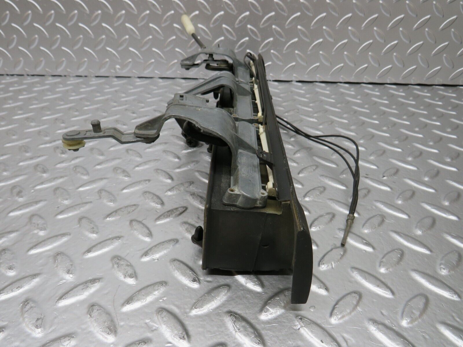 25097 Mercedes-Benz W126 Dashboard Centre Air Vent Console 1268310030