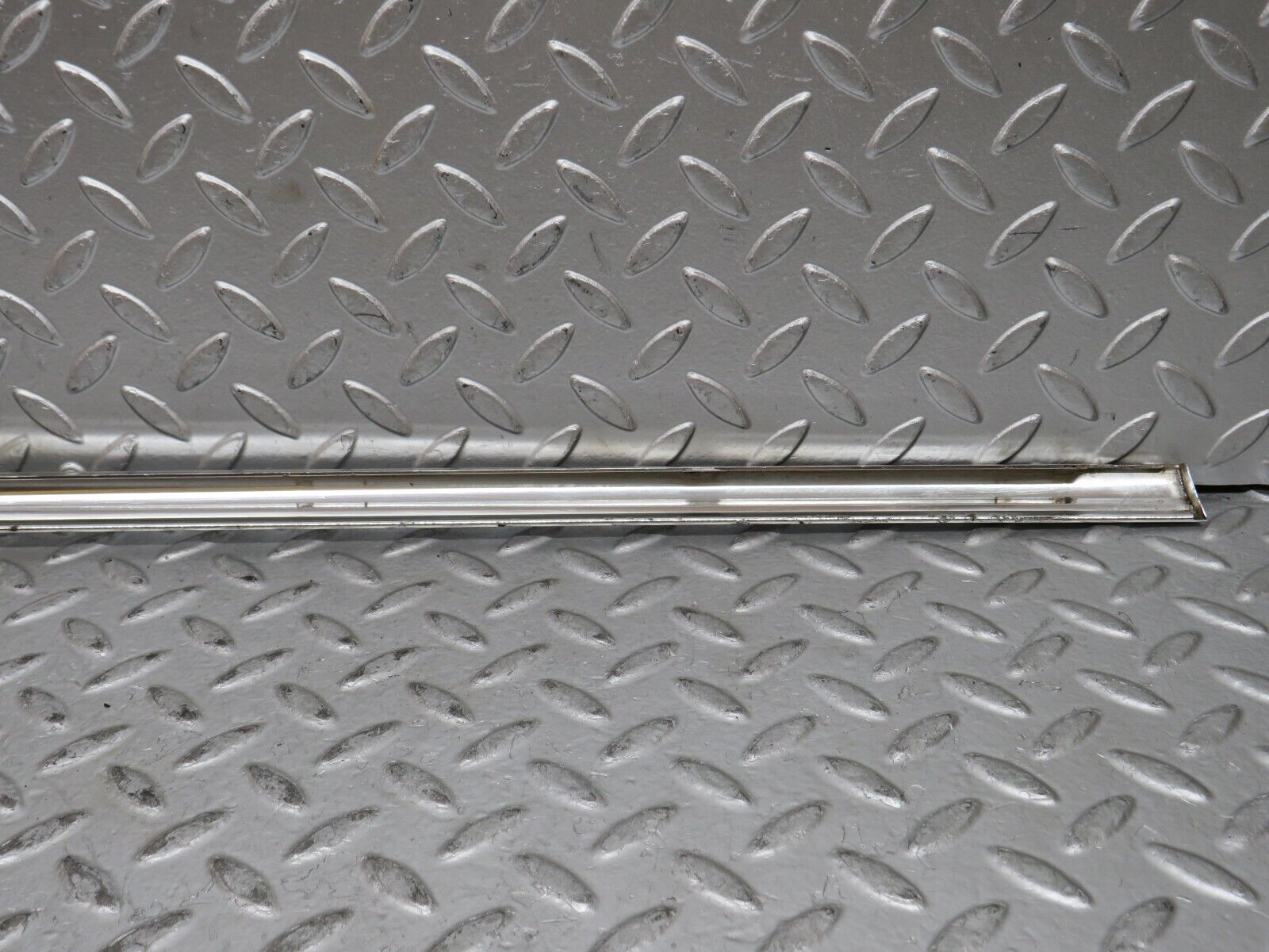 28231 Mercedes-Benz S123 240D Wagon Rear Right Window Chrome Moulding Trim