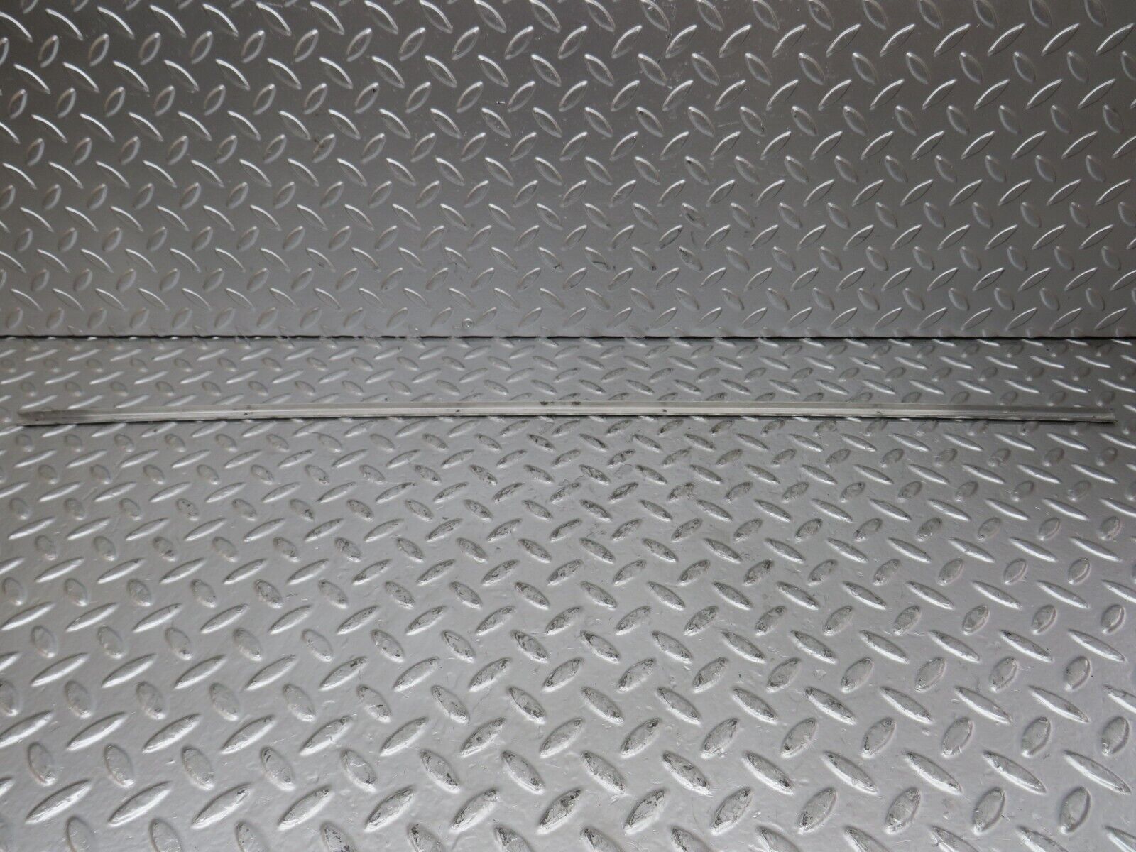 26360 Mercedes-Benz W116 450SE Sunroof Chrome Trim