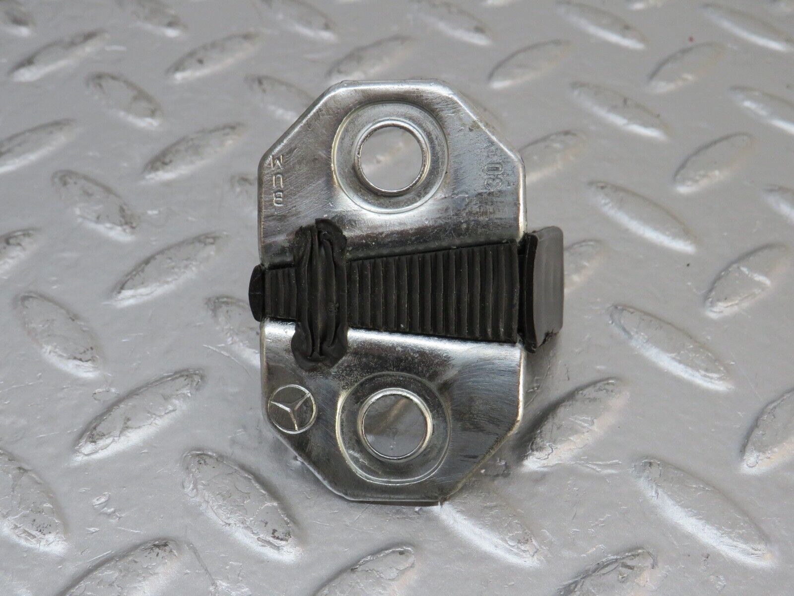 33372 Mercedes-Benz W202 C180 Door Lock Latch