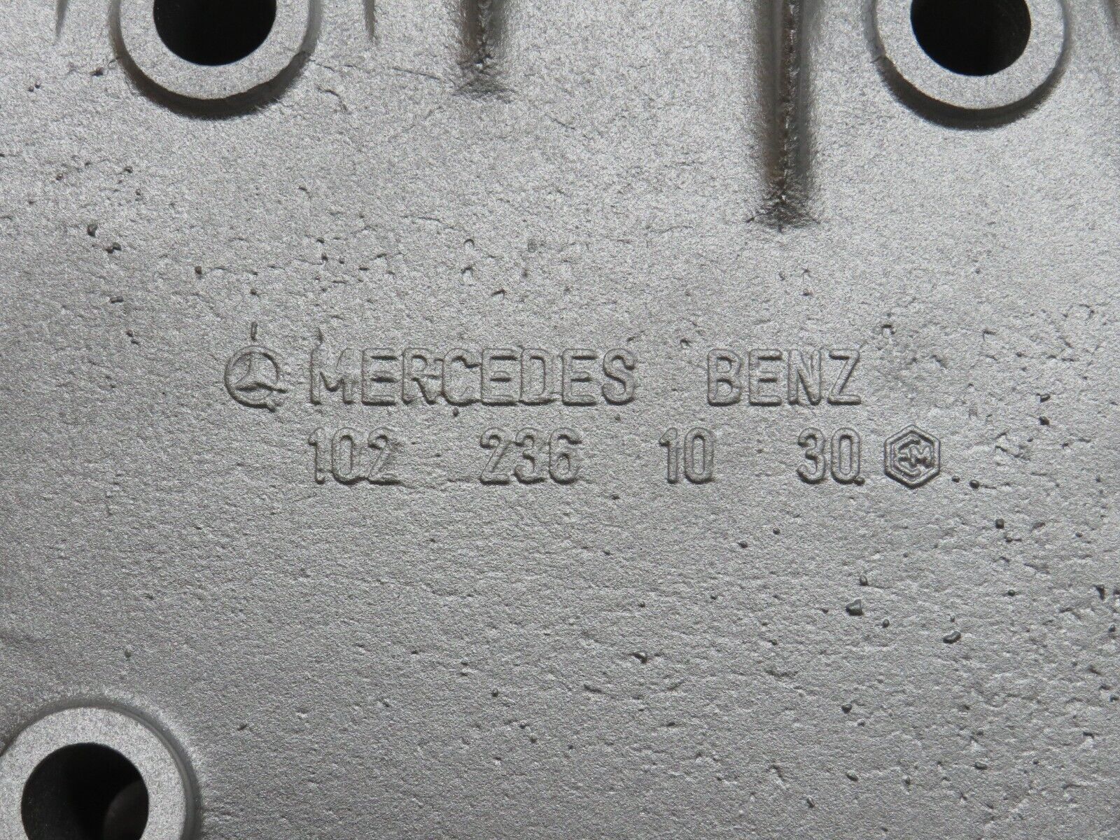 29419 Mercedes-Benz W124 230E Power Steering Pump Bracket 1022361030