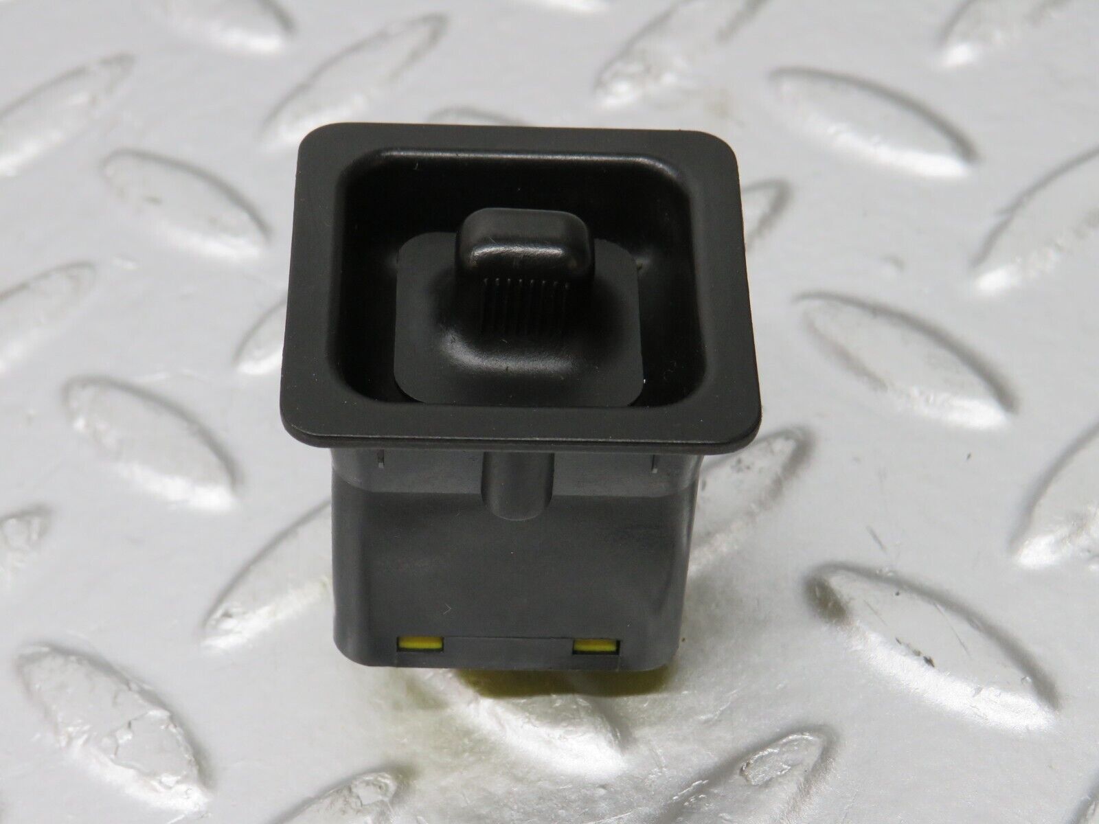 32207 Mercedes-Benz W123 230E Mirror Control Switch 2018200610