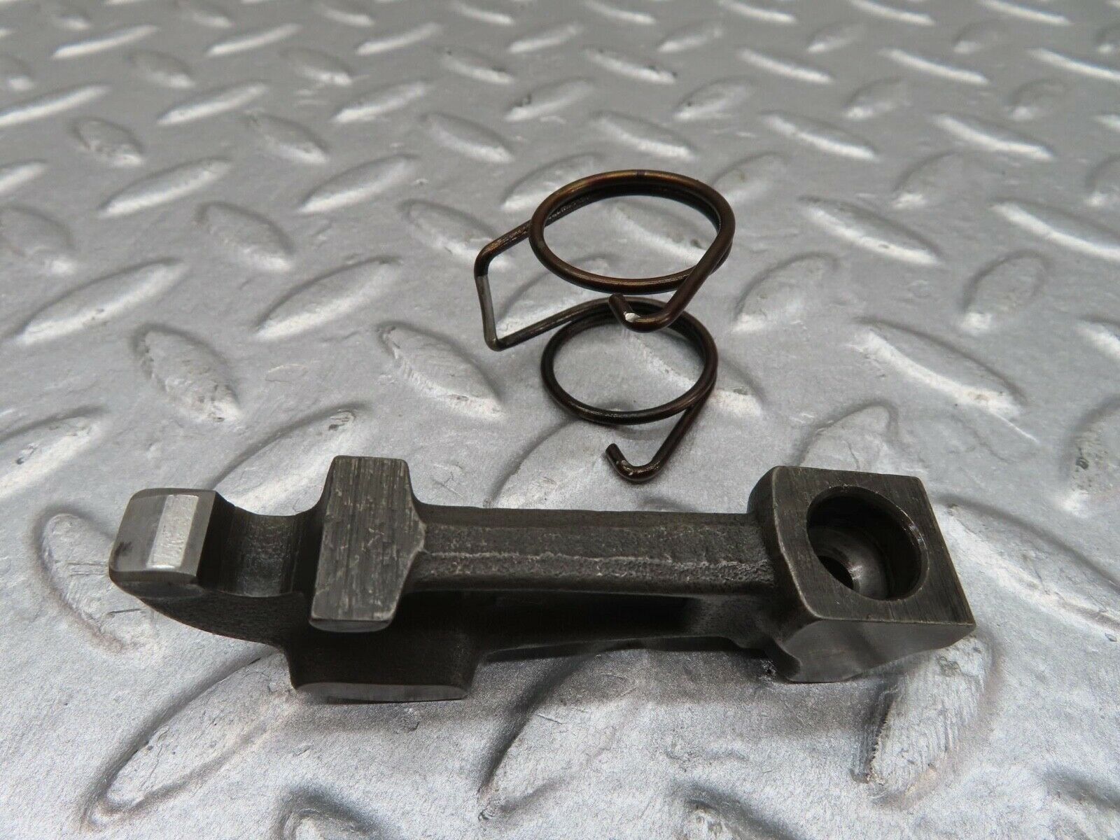 12863 Mercedes-Benz W111 220SE Valve Rocker Arm With Retaining Spring