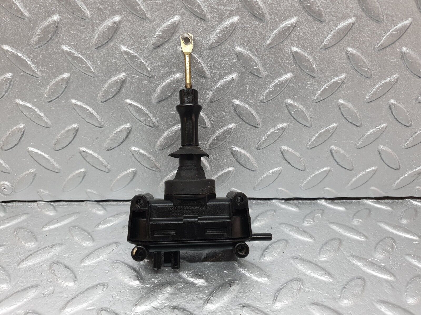 41512 Mercedes-Benz W124 200E Rear Door Lock Vacuum Actuator 0008007975