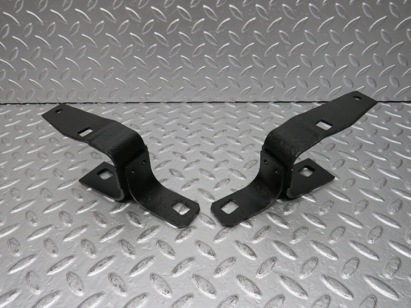 31547 Mercedes-Benz W123 200D Rear Bumper Bracket Pair