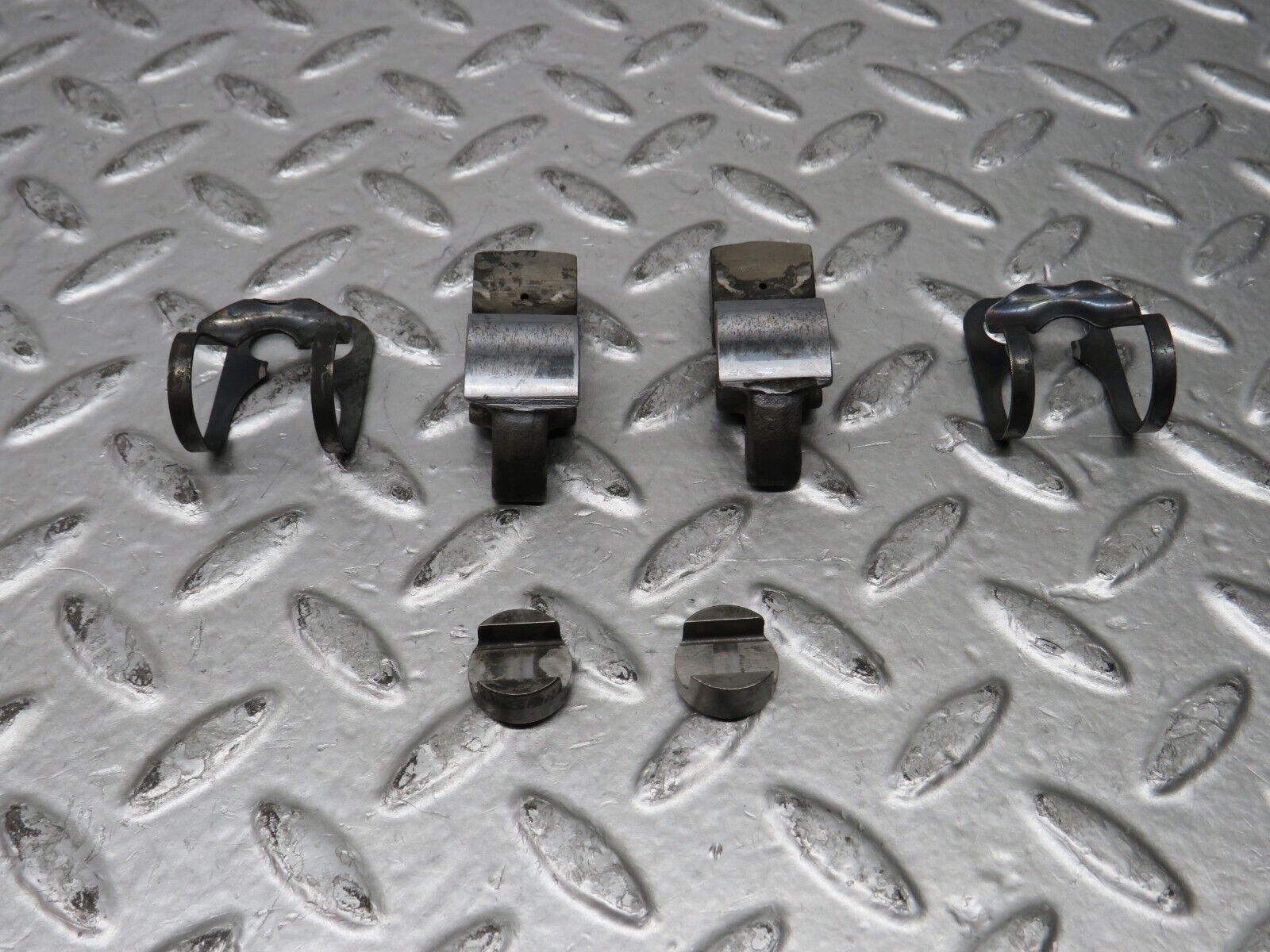 28190 Mercedes-Benz W123 280E Valve Rocker Arm With Tappet & Retaining Spring