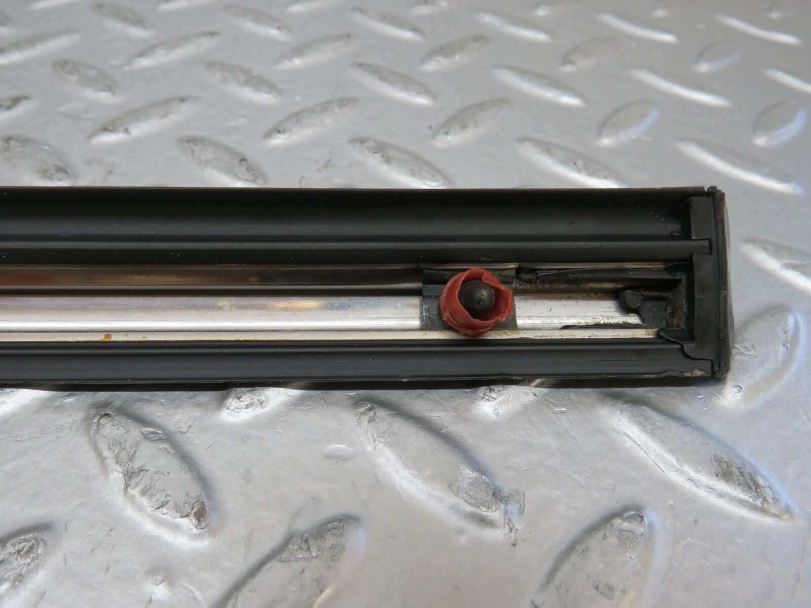 26077 Mercedes-Benz W116 450SE Front Left Fender Wing Centre Moulding Trim