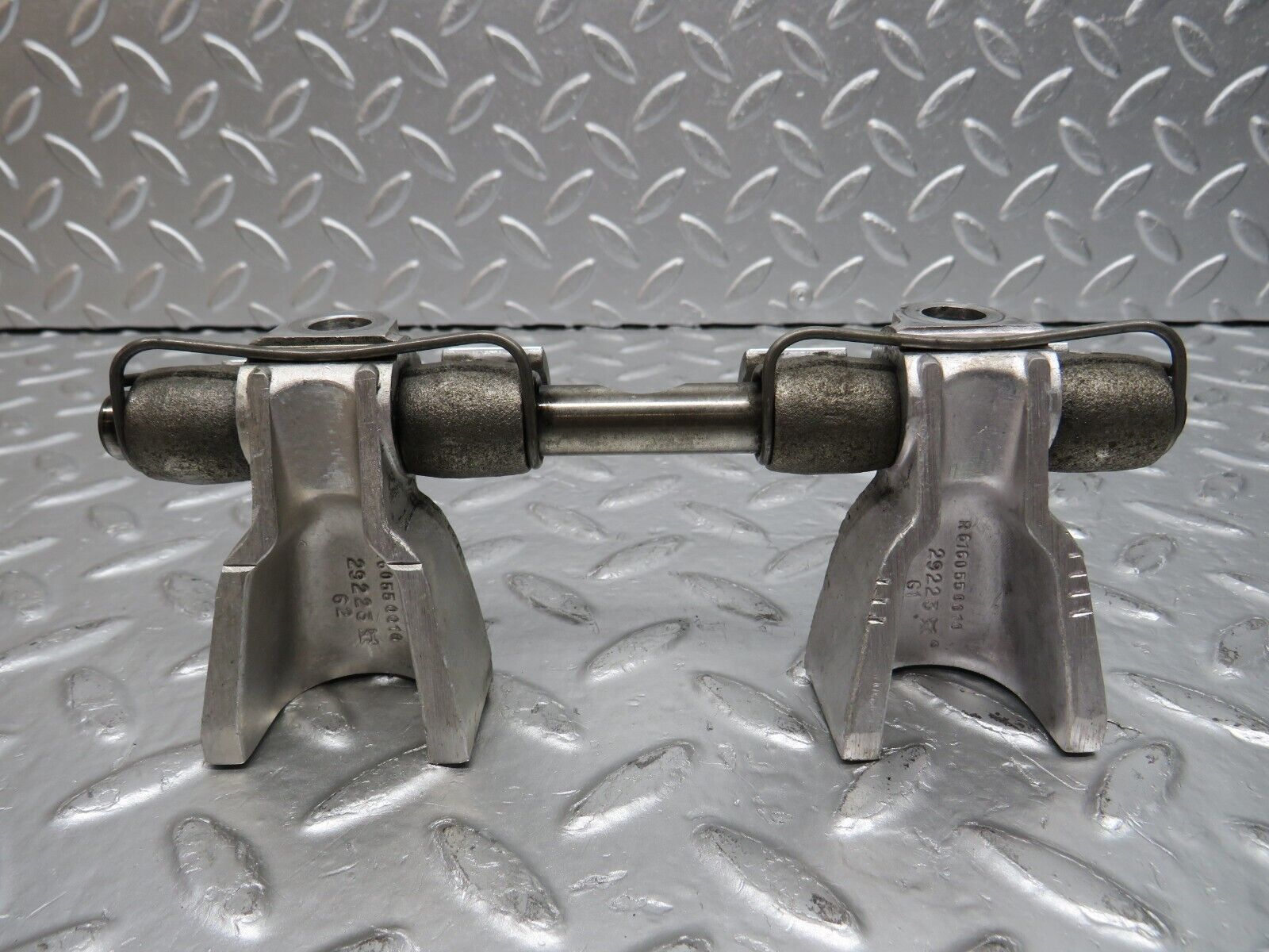 31068 Mercedes-Benz W123 200D Camshaft Rocker Arms 6160550010