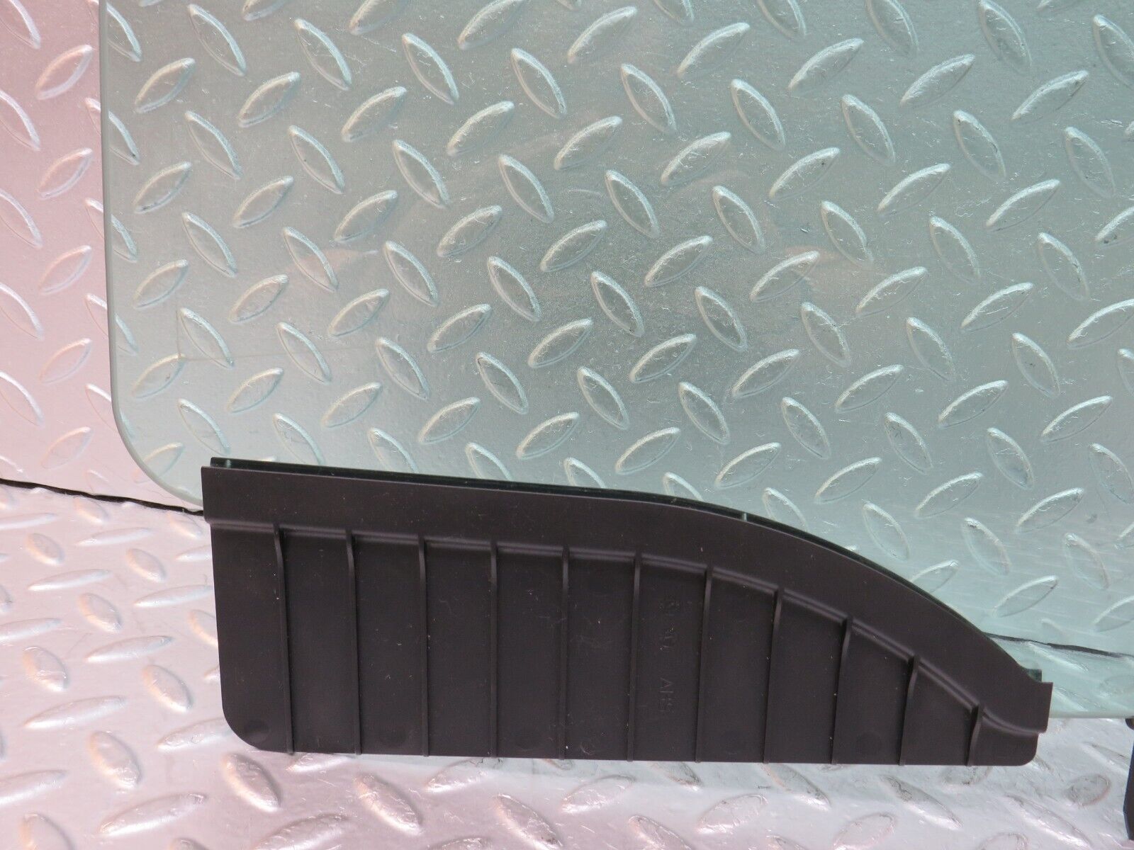 35165 Mercedes-Benz W221 Rear Left Door Window Glass