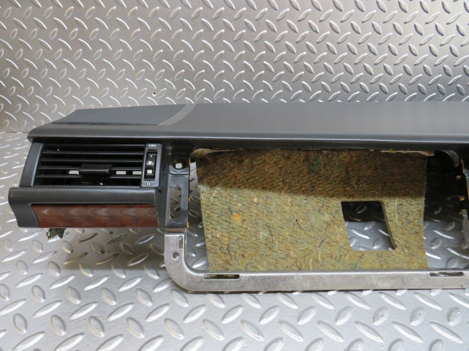 25962 Mercedes-Benz W124 280E Dashboard Black