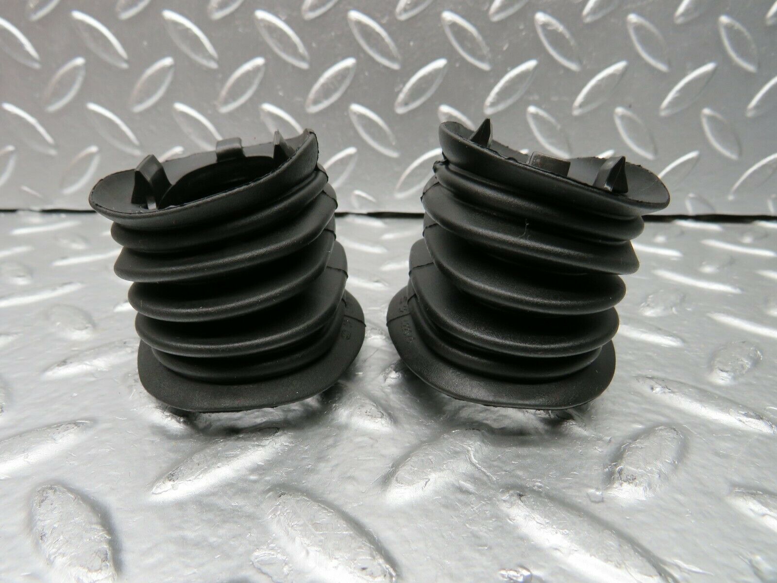 22601 Mercedes-Benz C124 E220 Front Door Wire Protector Rubber 1248210197