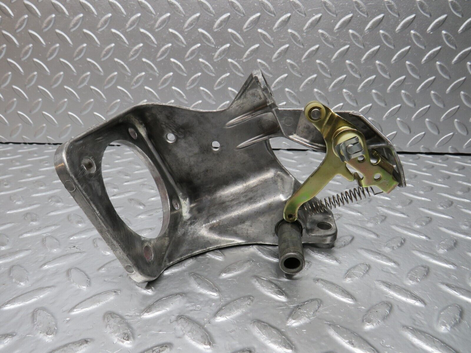 30367 Mercedes-Benz W124 230E Brake Pedal Bracket 1242900919