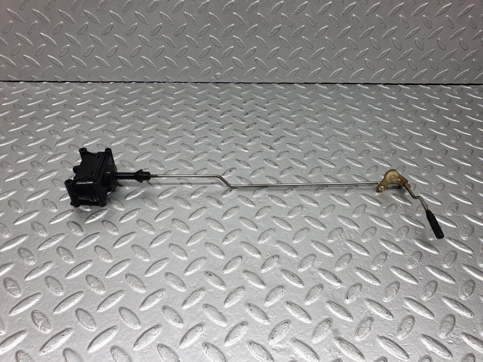 41080 Mercedes-Benz W126 300SE Rear Right Door Lock Vacuum Actuator & Knob