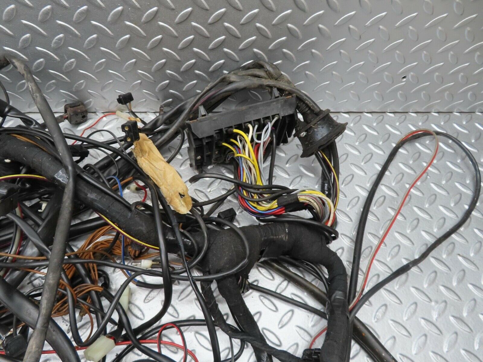 7044 Mercedes-Benz W123 230E Engine Chassis Body Wire Wiring Harness