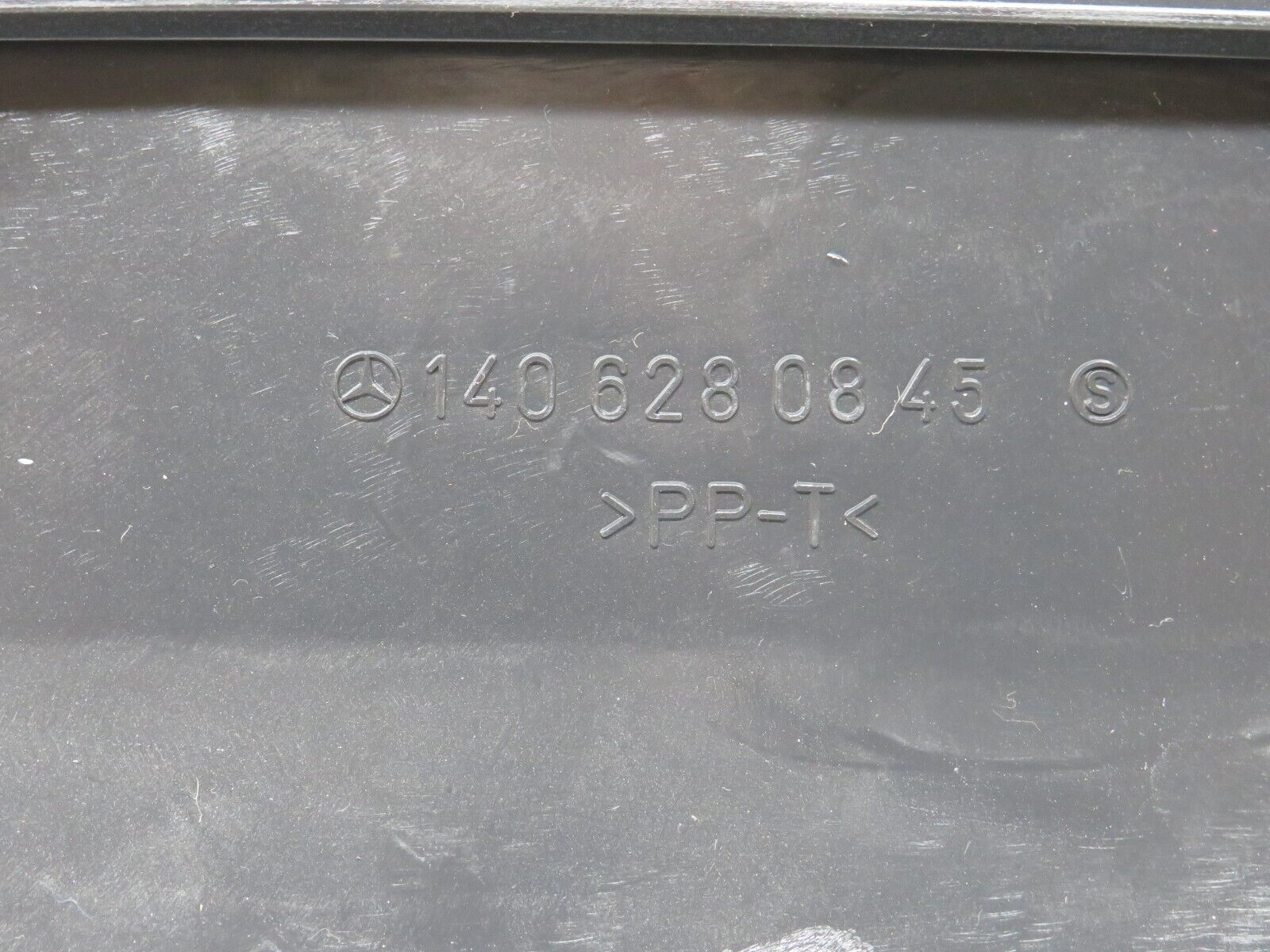 24953 Mercedes-Benz W140 S320 Right Headlight Cover Cap 1406280845