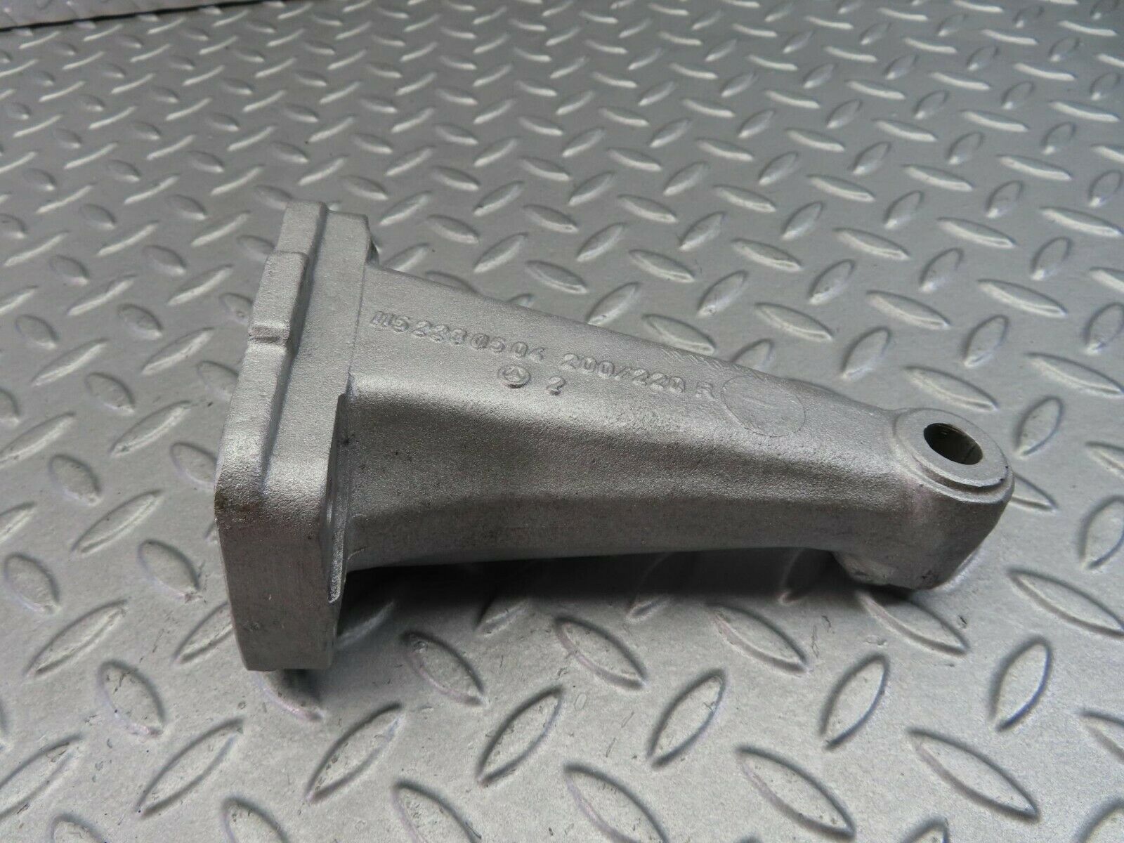 7967 Mercedes-Benz W115 220D Engine Mount Bracket Right Side 1152230504