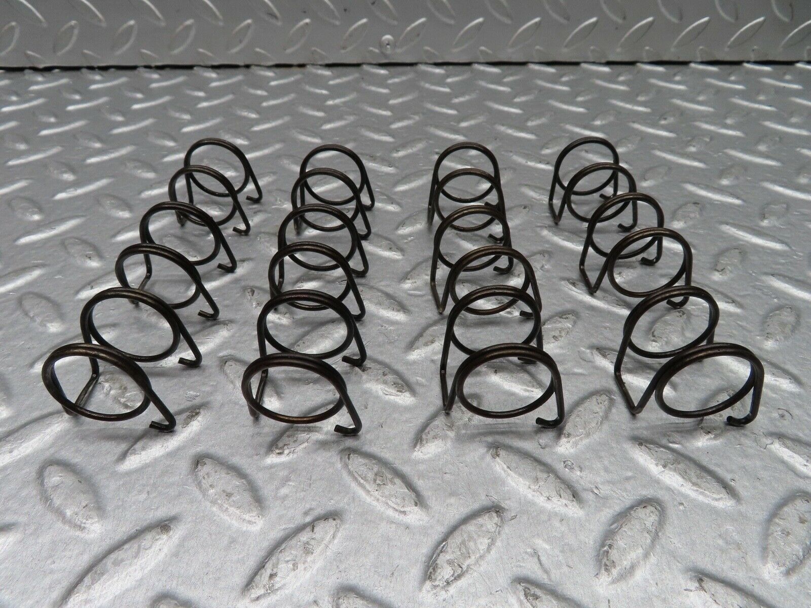 18313 Mercedes-Benz W111 220SE Coupe Rocker Arm Retaining Spring