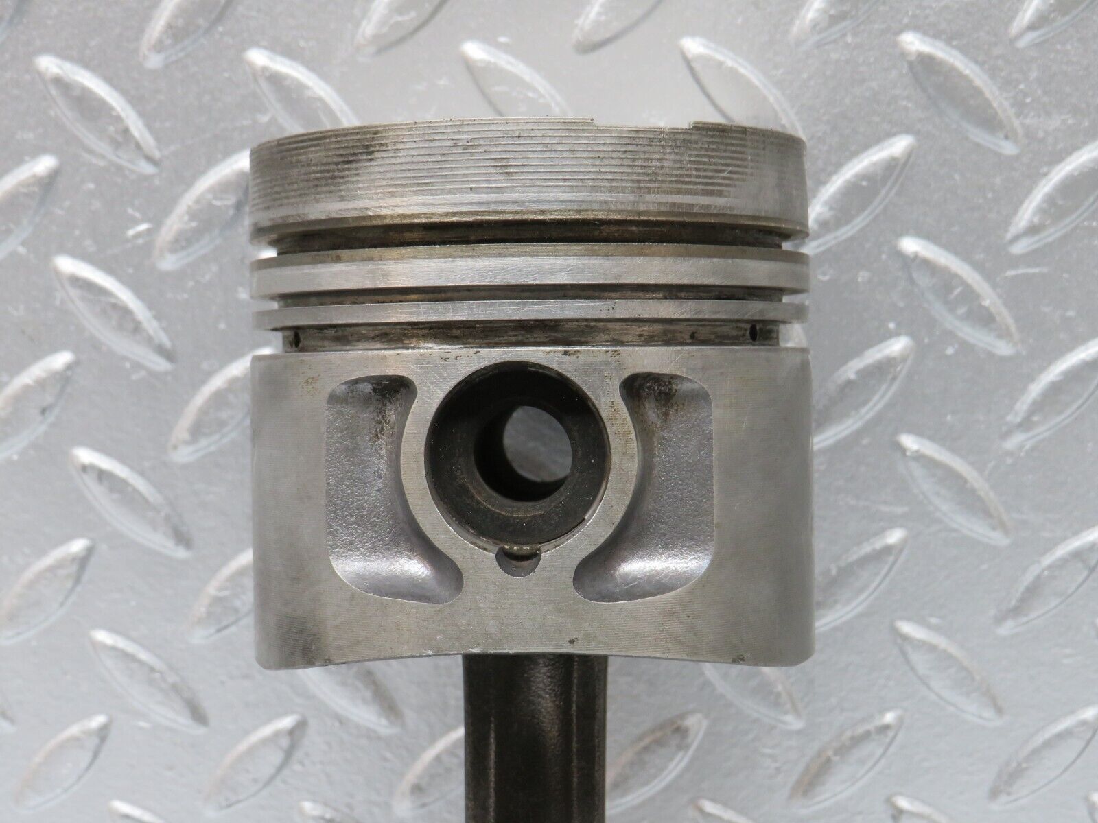 32935 Mercedes-Benz W123 300D Piston With Connecting Rod 90.885 mm 61502