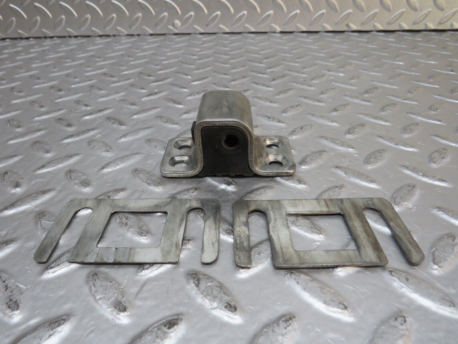 29829 Mercedes-Benz W123 230E Right Door Lock Latch