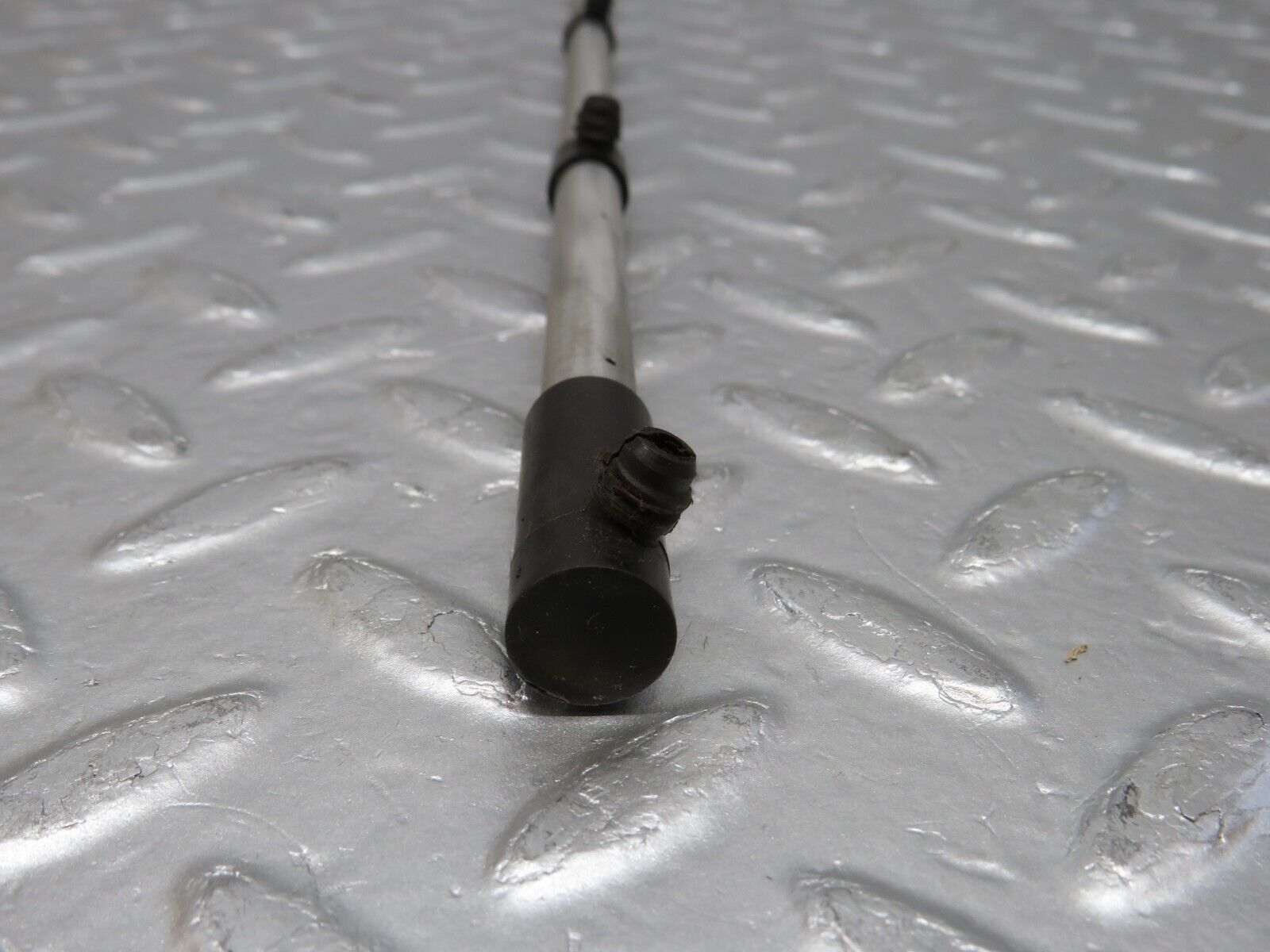 34549 Mercedes-Benz C126 380SEC Coupe Camshaft Oil Tube