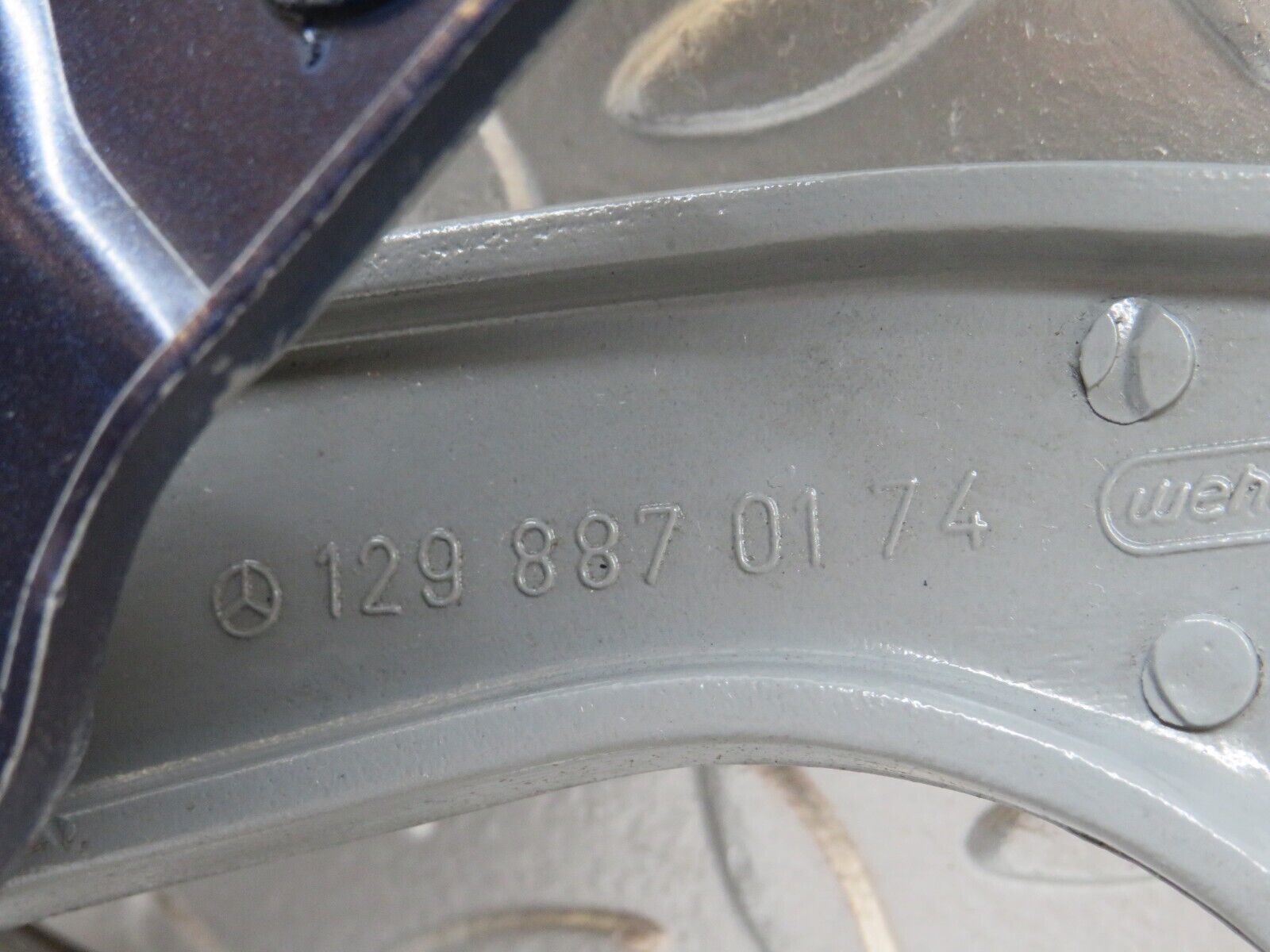 25667 Mercedes-Benz W124 280E Bonnet Hinge Left 1298870174