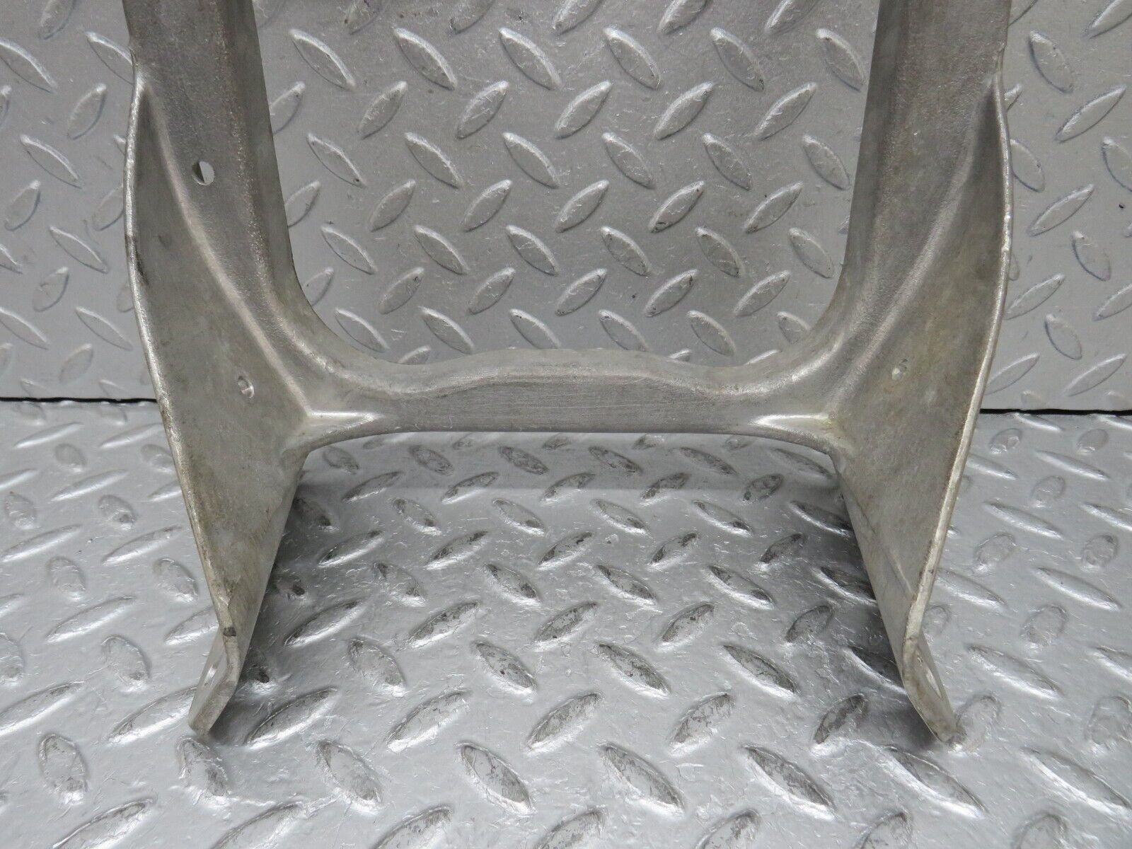 37964 Mercedes-Benz A124 320E Cabriolet Centre Control Support Bracket 1246282624