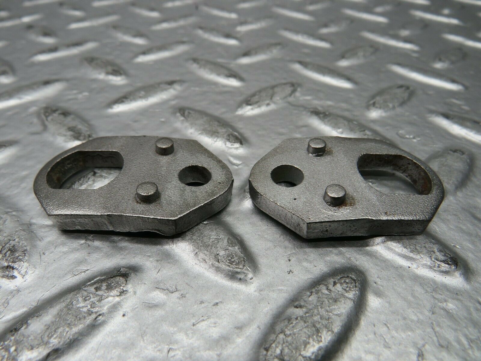 23170 Mercedes-Benz C107 450SLC Coupe Fuel Injector Bracket Pair