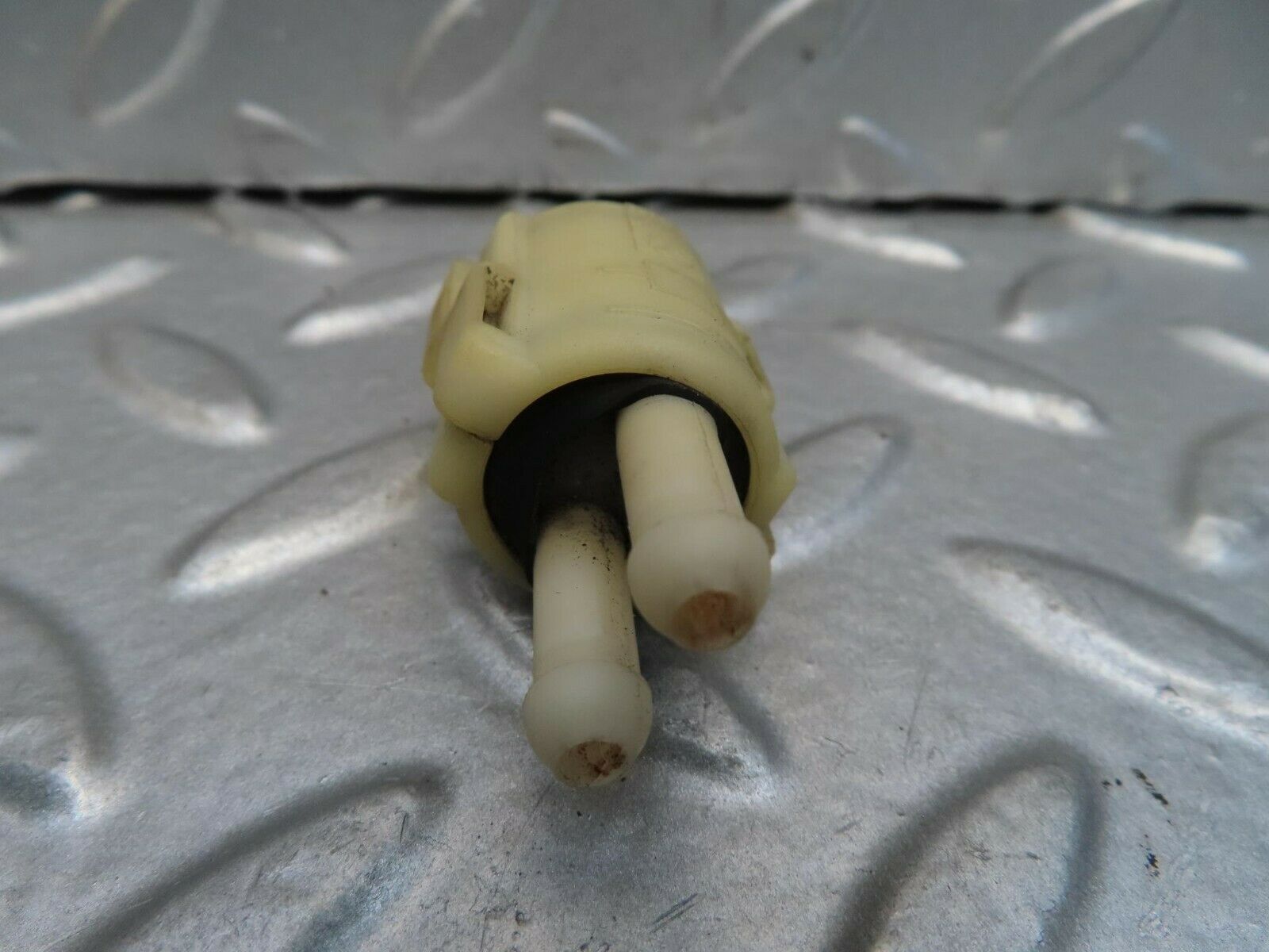 15488 Mercedes-Benz W123 230E Windscreen Washer Fluid Distributor