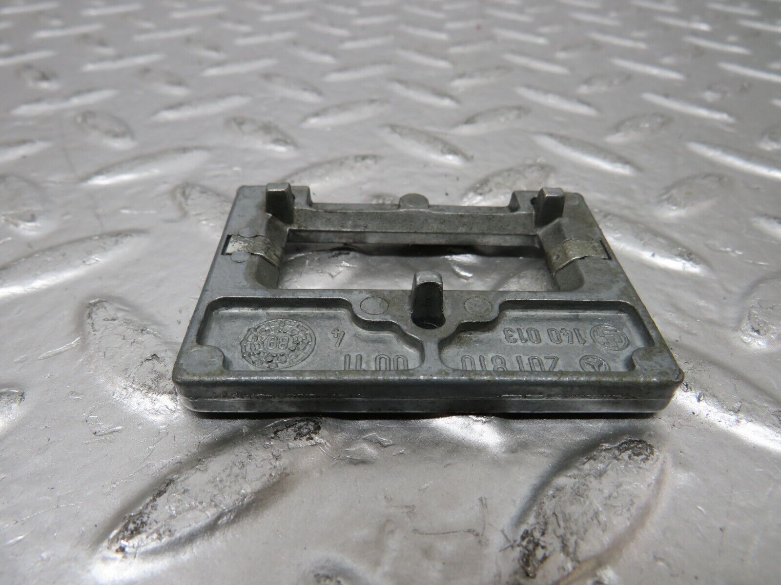 25193 Mercedes-Benz W201 190D Rear View Mirror Bracket 2018100011